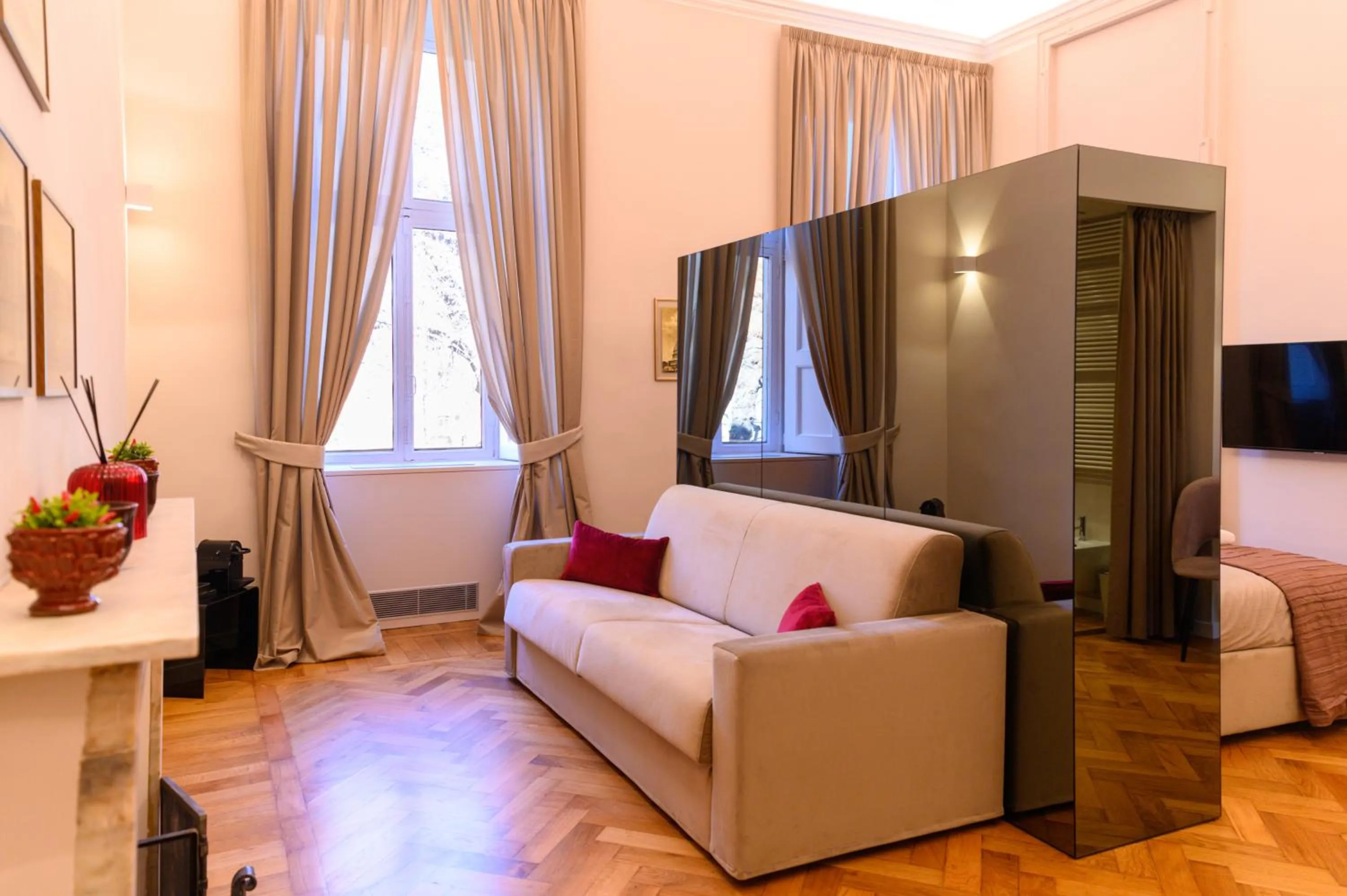 TV and multimedia, Bed in Savoia Suites Torino