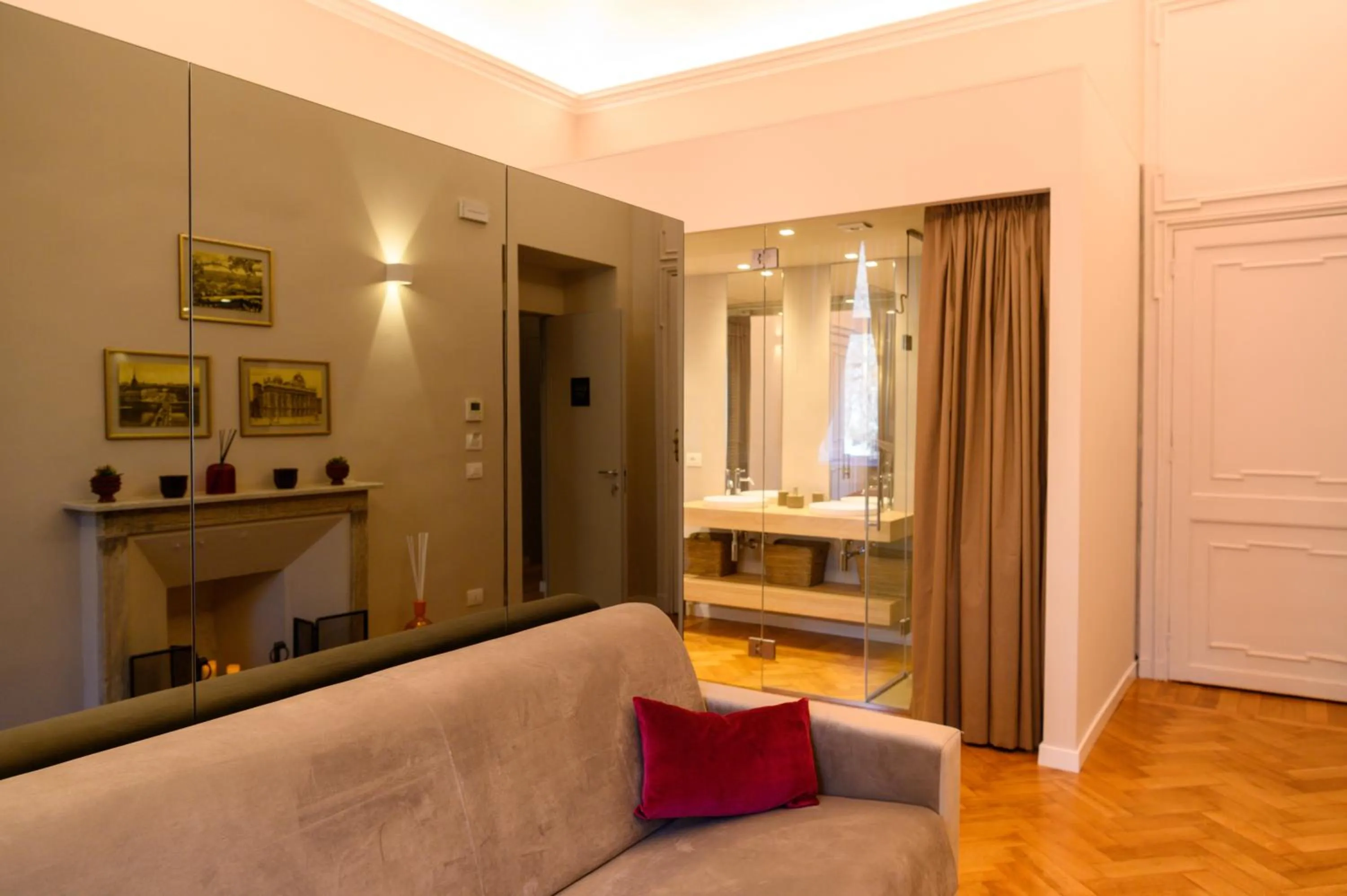 Photo of the whole room in Savoia Suites Torino