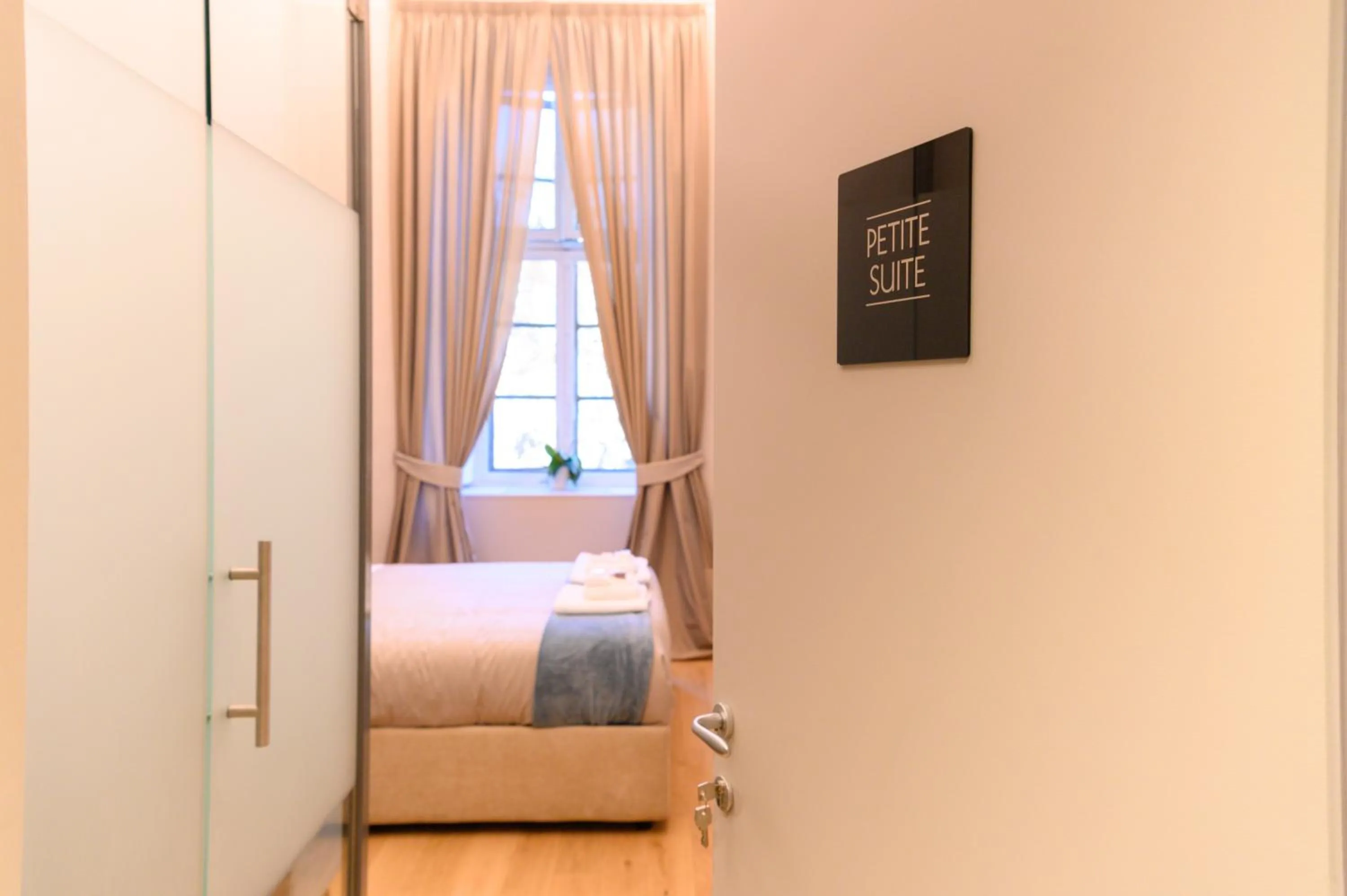 Photo of the whole room, Bed in Savoia Suites Torino