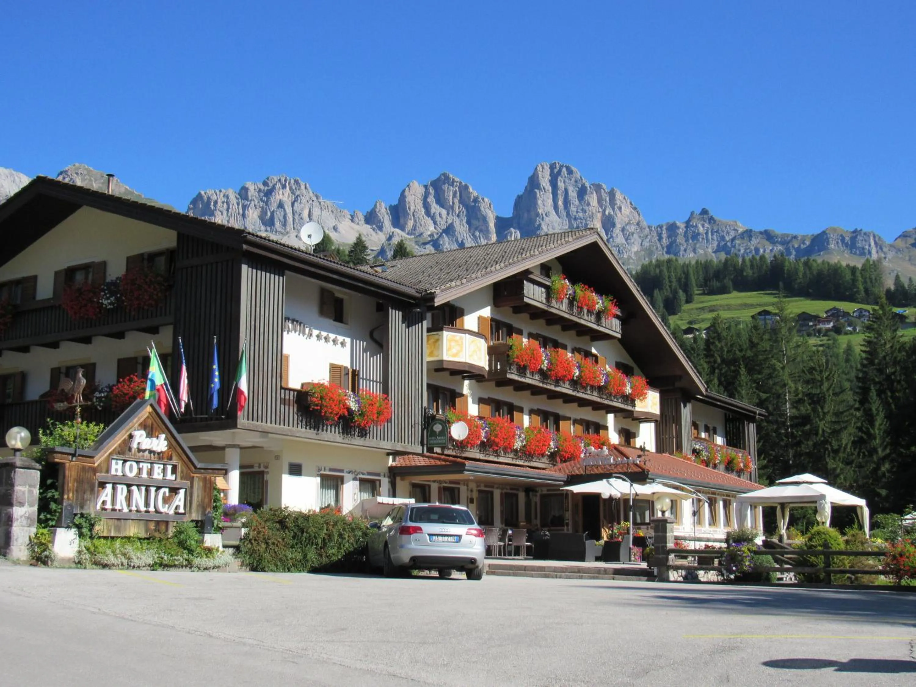 Property building in Park Hotel Arnica