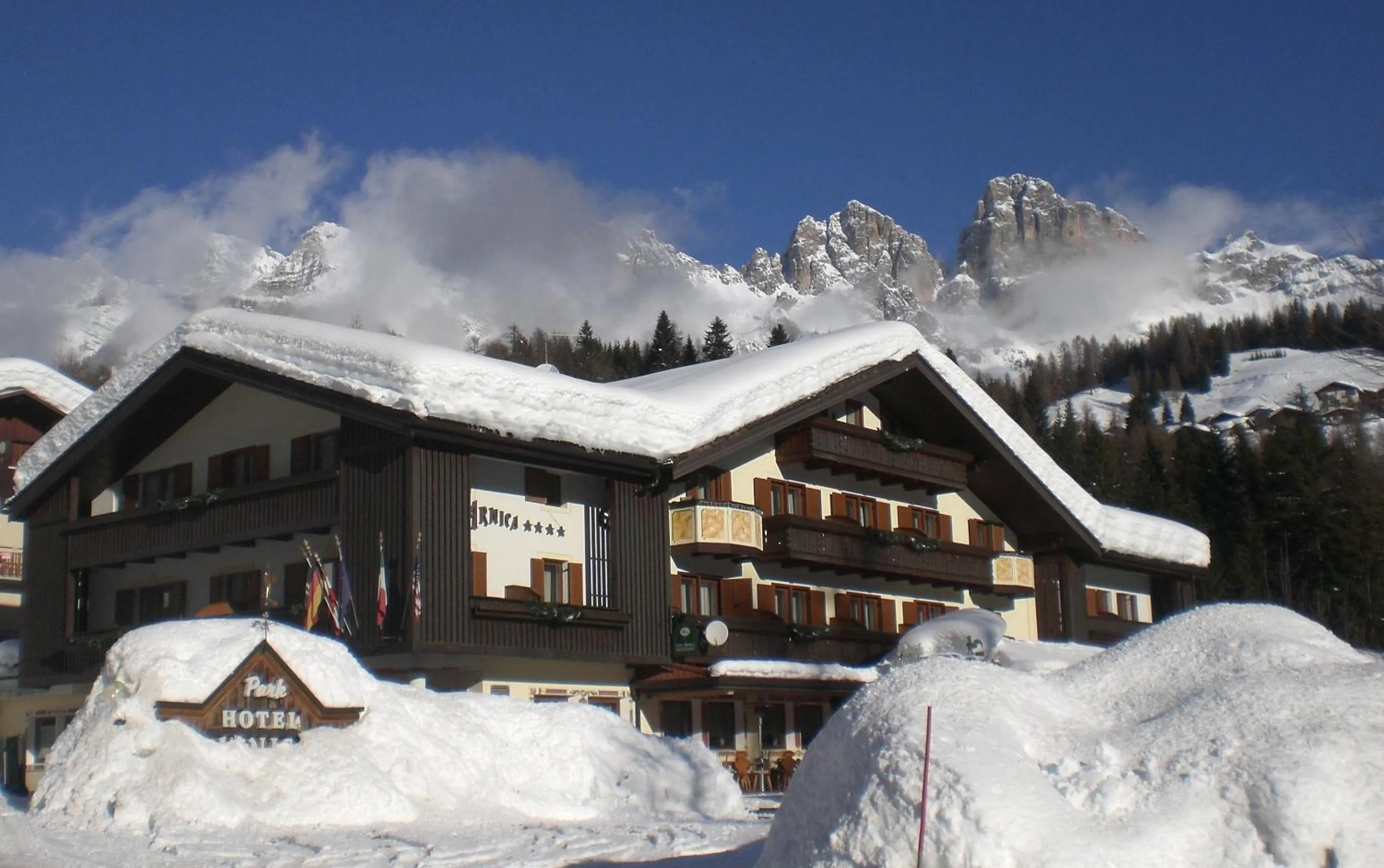 Property building in Park Hotel Arnica