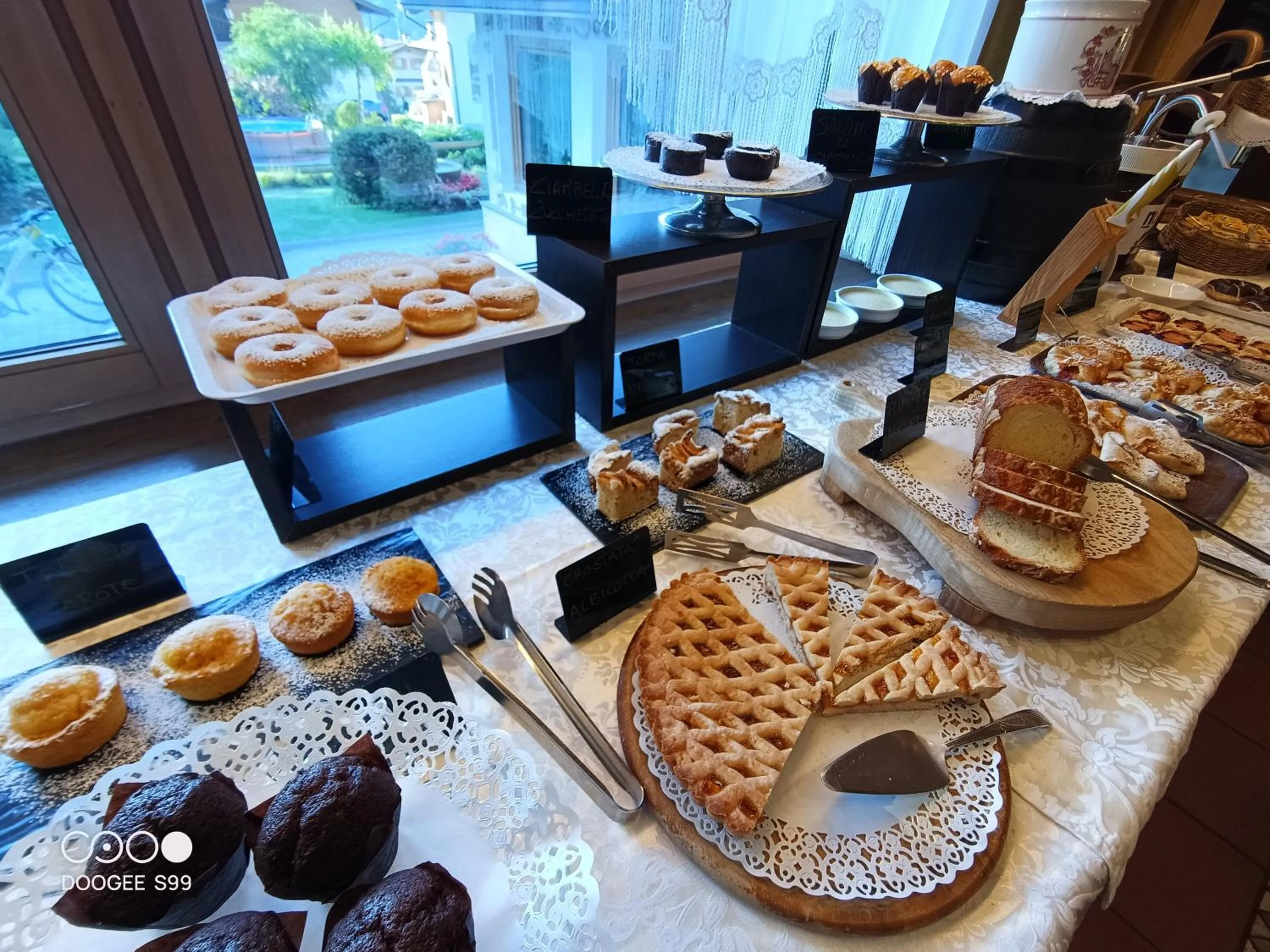 Breakfast in Park Hotel Arnica