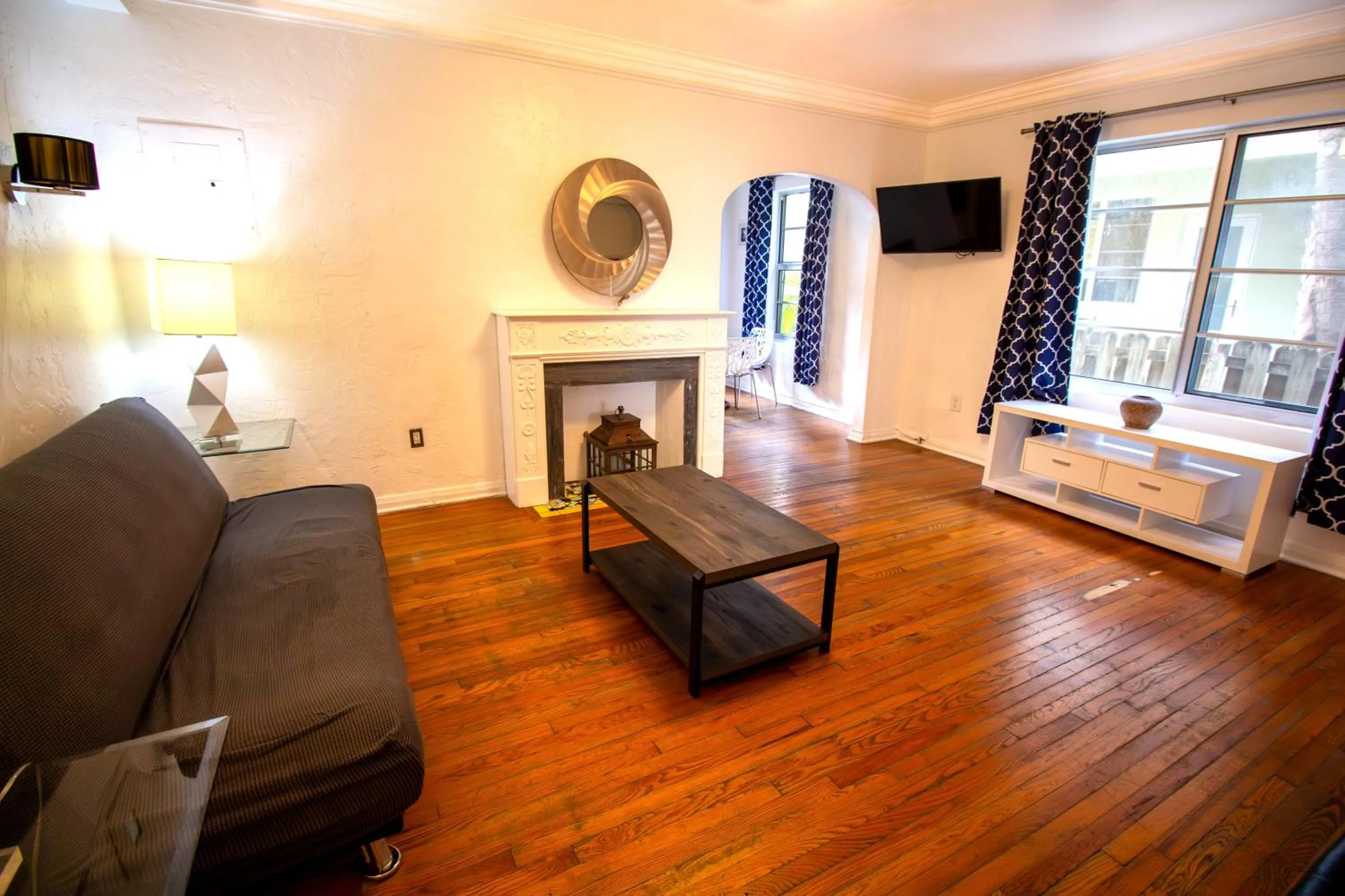 TV and multimedia in L'Etoile Apartments Part of the Oasis Casita Collection