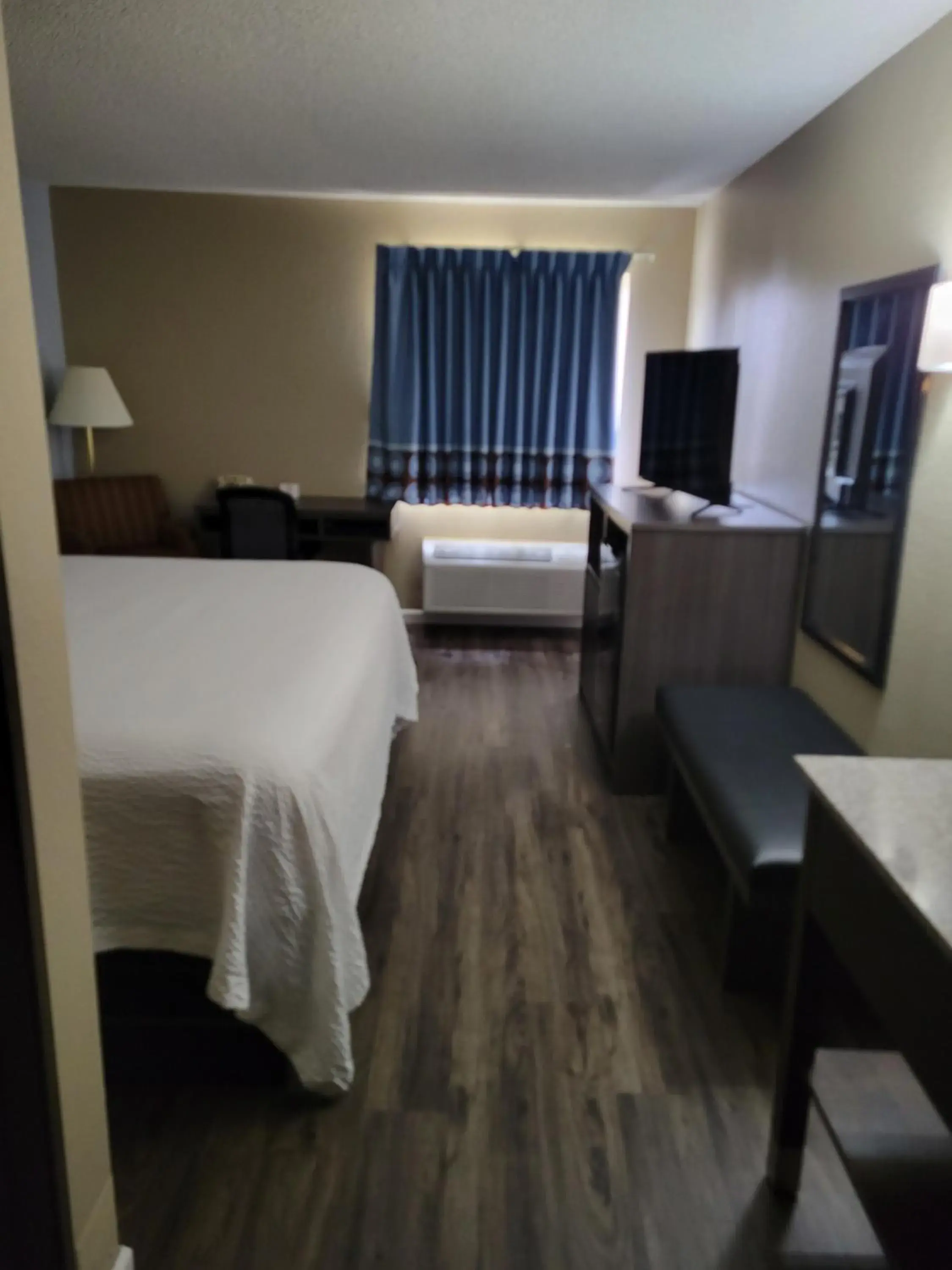 Bed in Super 8 by Wyndham Sullivan Bed in Super 8 by Wyndham Sullivan