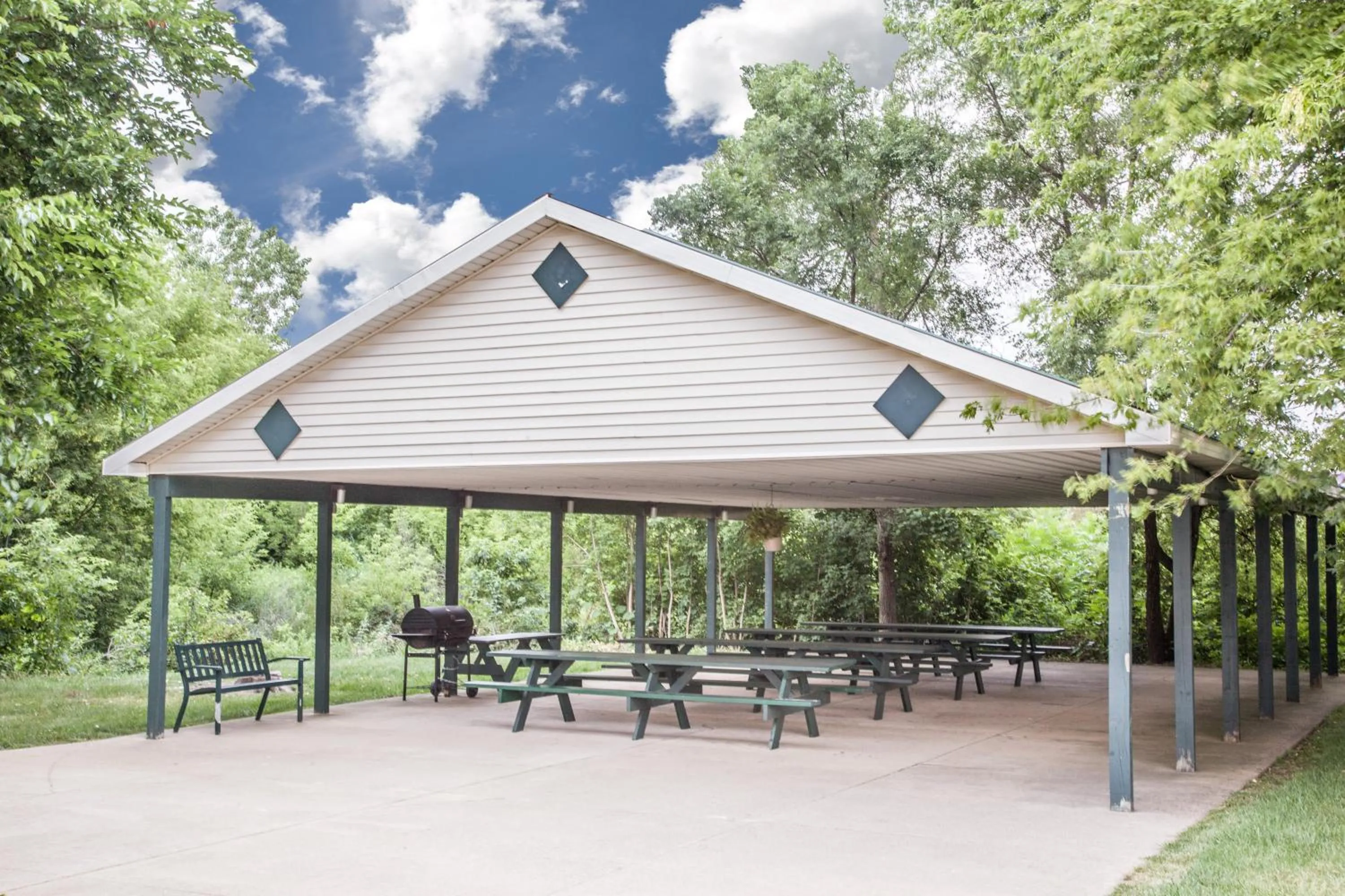 BBQ facilities in Super 8 by Wyndham Three Rivers