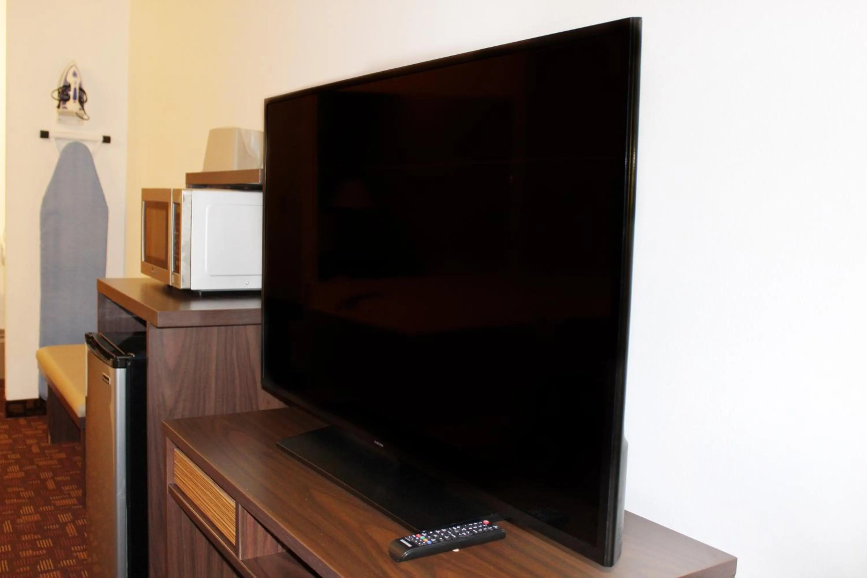 TV and multimedia in Super 8 by Wyndham Three Rivers