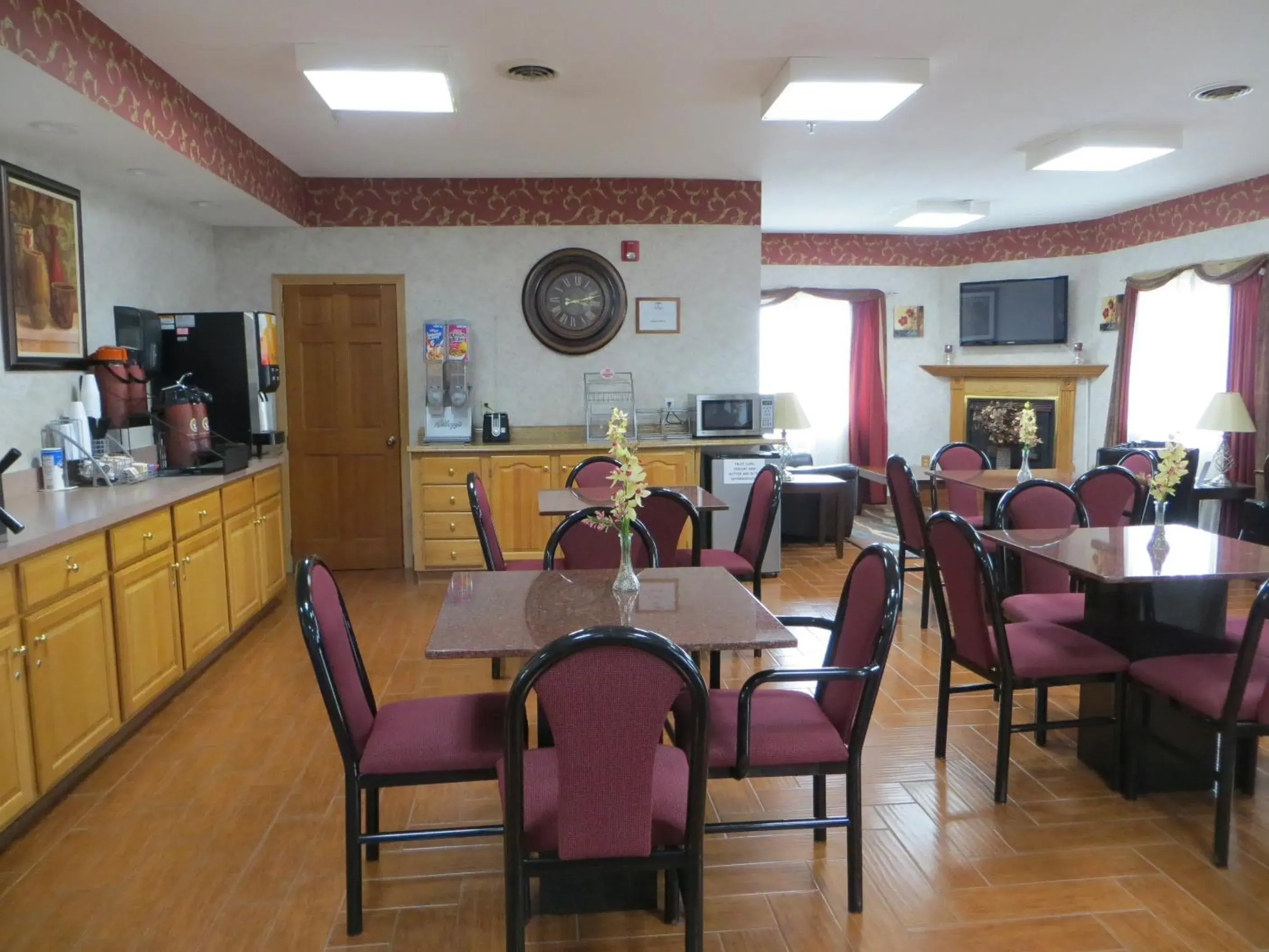 Restaurant/places to eat in Super 8 by Wyndham Three Rivers Restaurant/places to eat in Super 8 by Wyndham Three Rivers