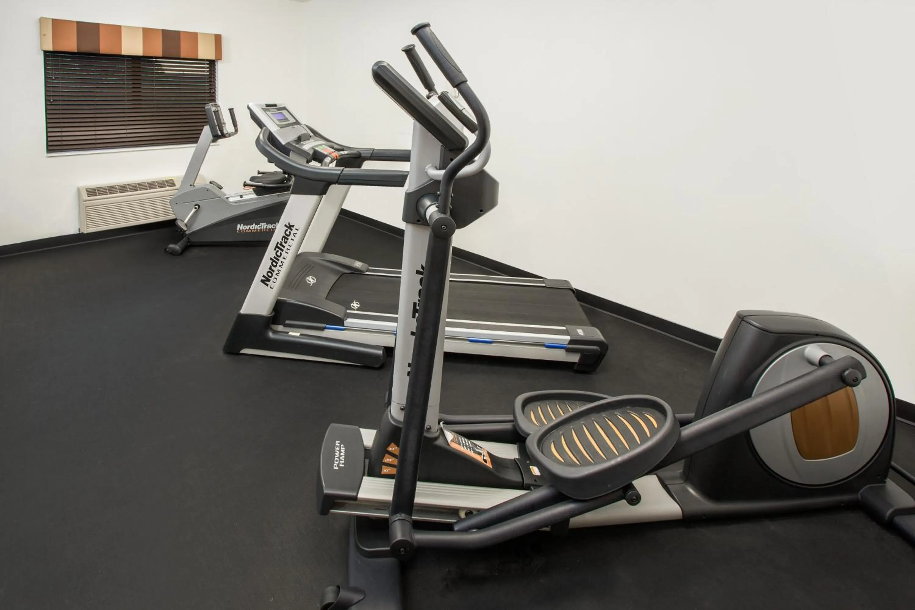 Fitness centre/facilities in Super 8 by Wyndham Three Rivers