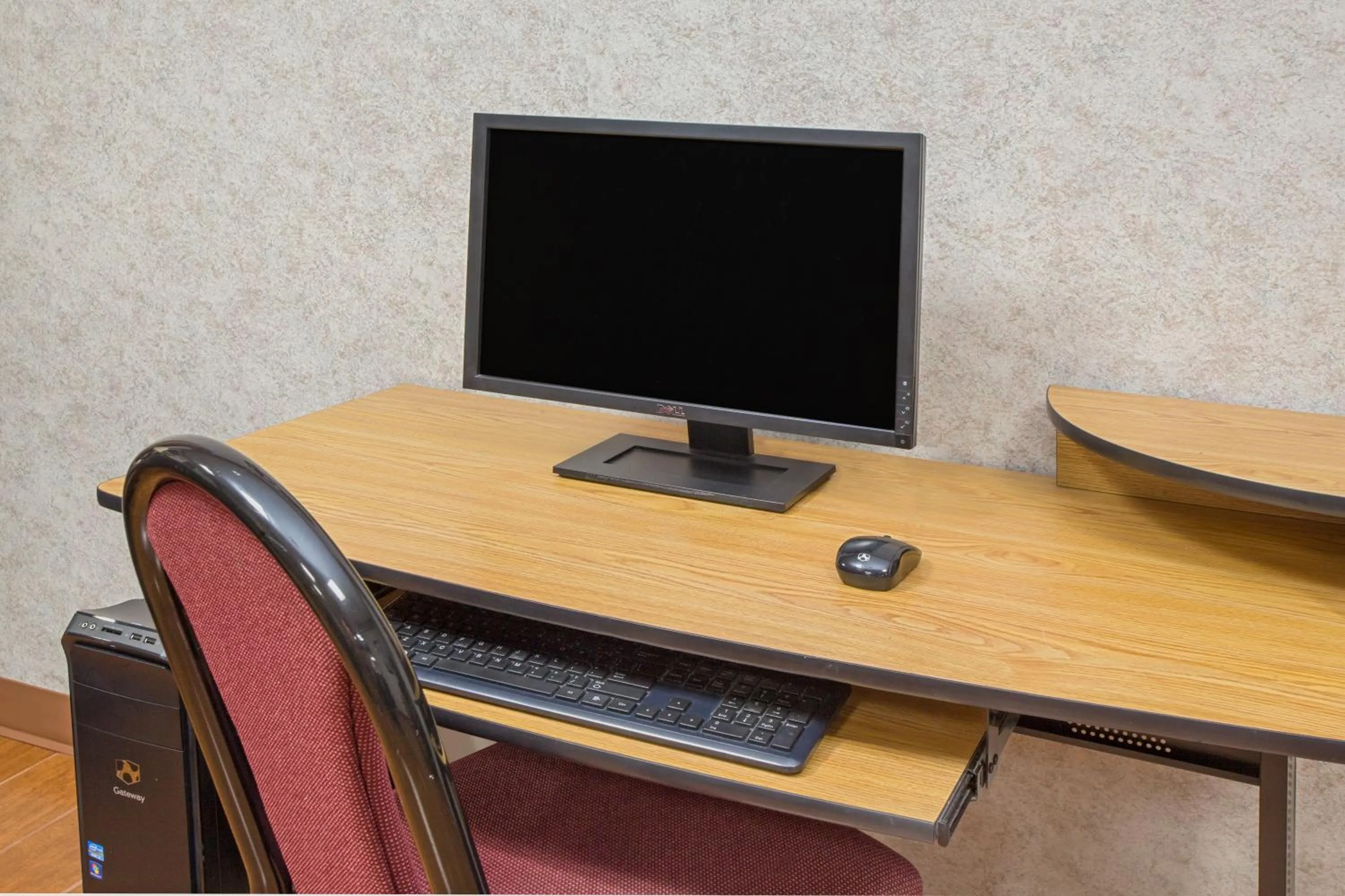 Business facilities in Super 8 by Wyndham Three Rivers