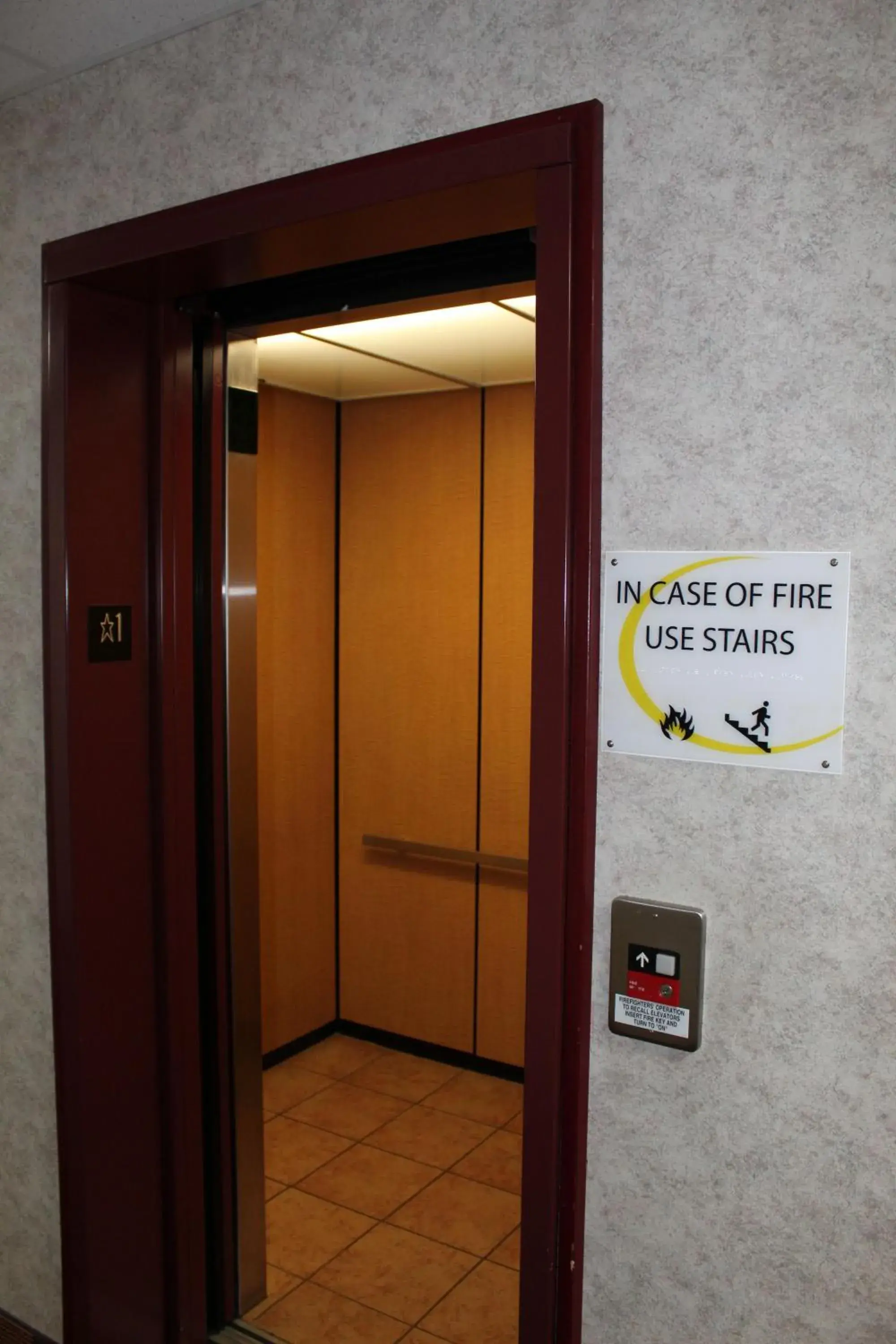 Facade/entrance in Super 8 by Wyndham Three Rivers Facade/entrance in Super 8 by Wyndham Three Rivers