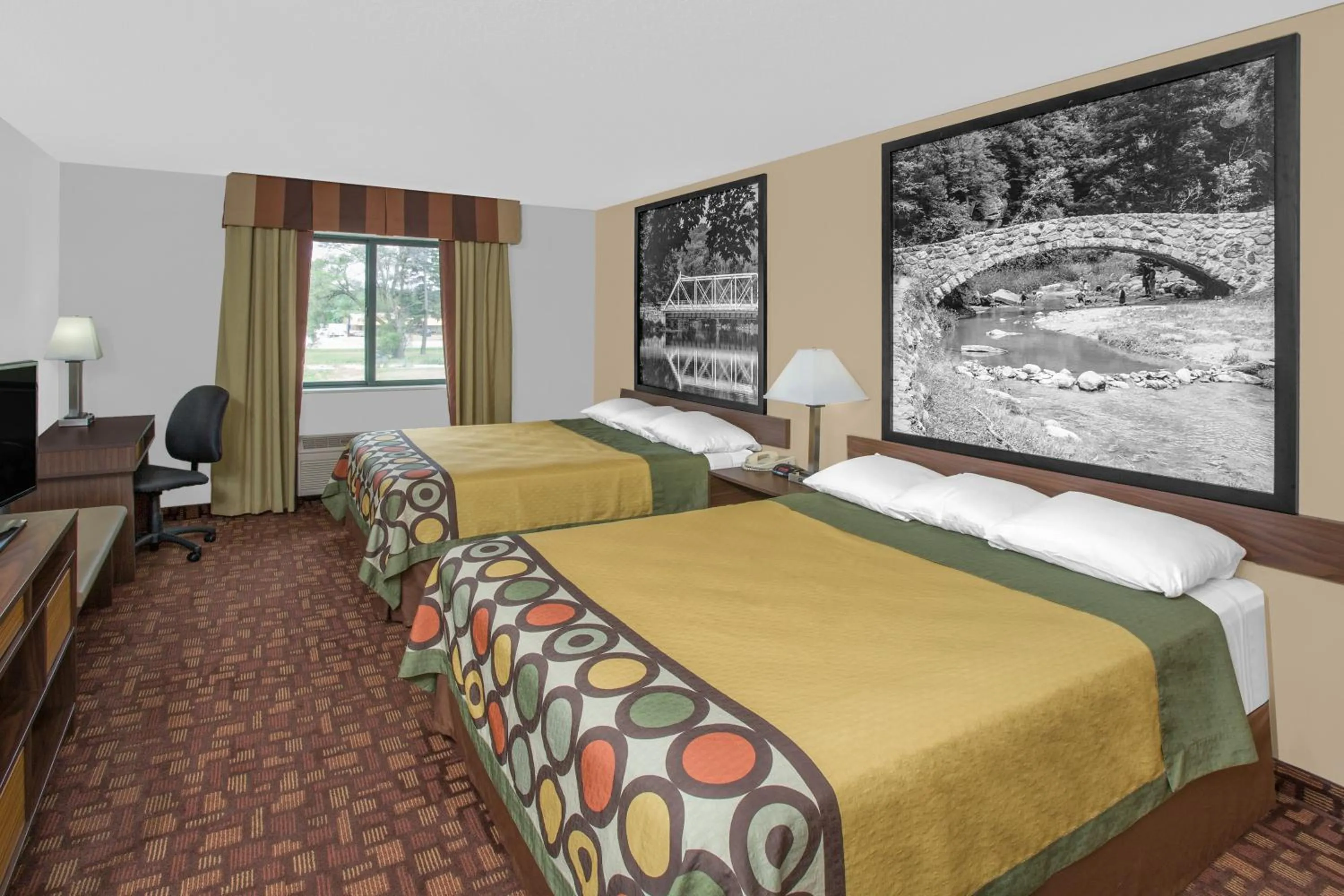 Photo of the whole room, Bed in Super 8 by Wyndham Three Rivers