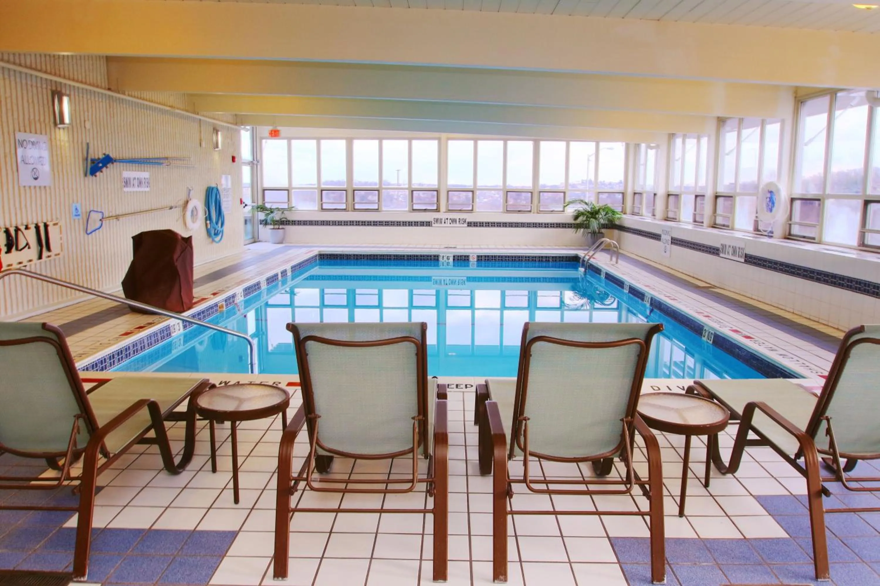 Swimming pool in Holiday Inn Express Pittsburgh West - Greentree by IHG