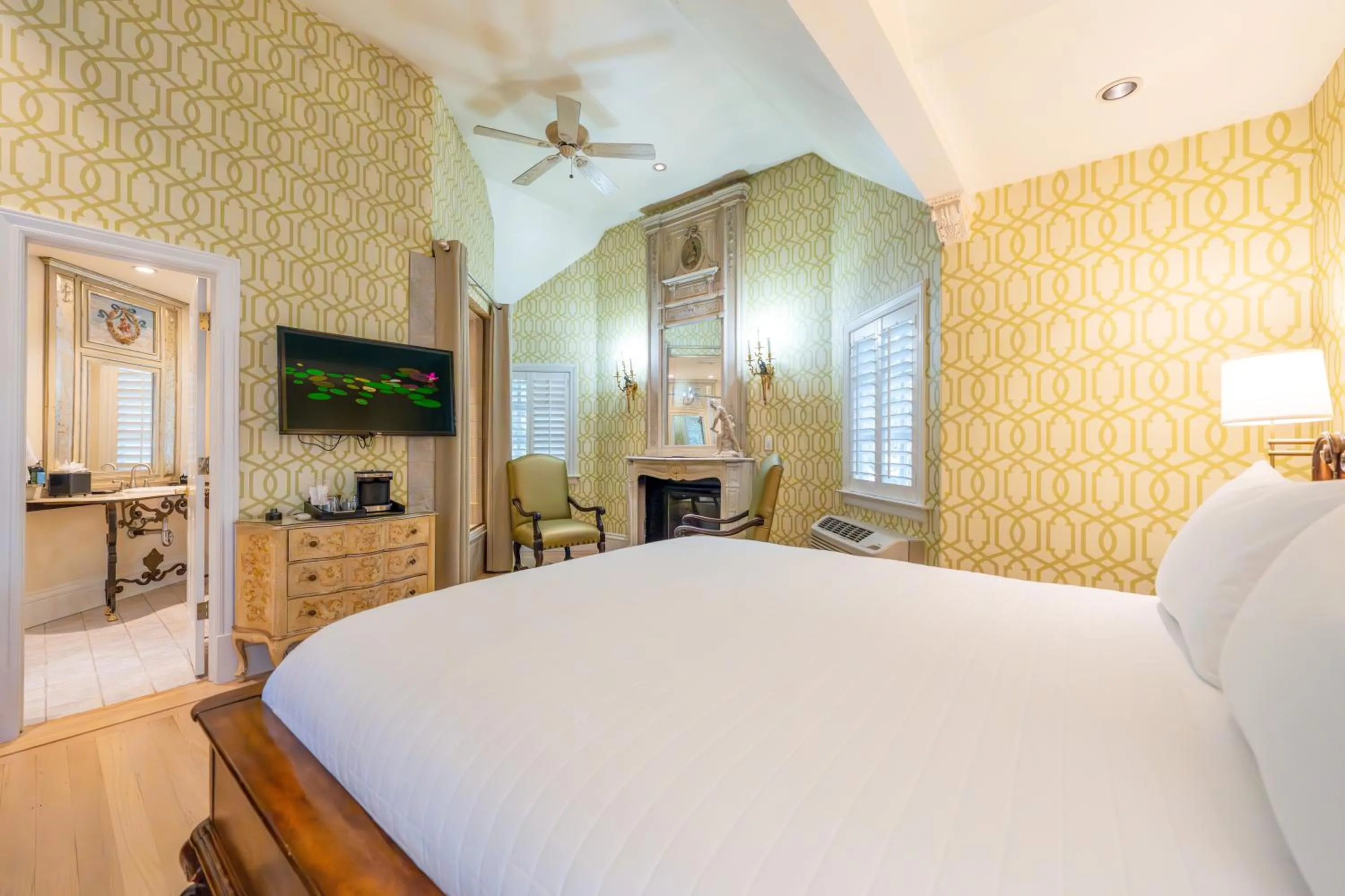 Bedroom, Bed in The Bergson, BW Signature Collection