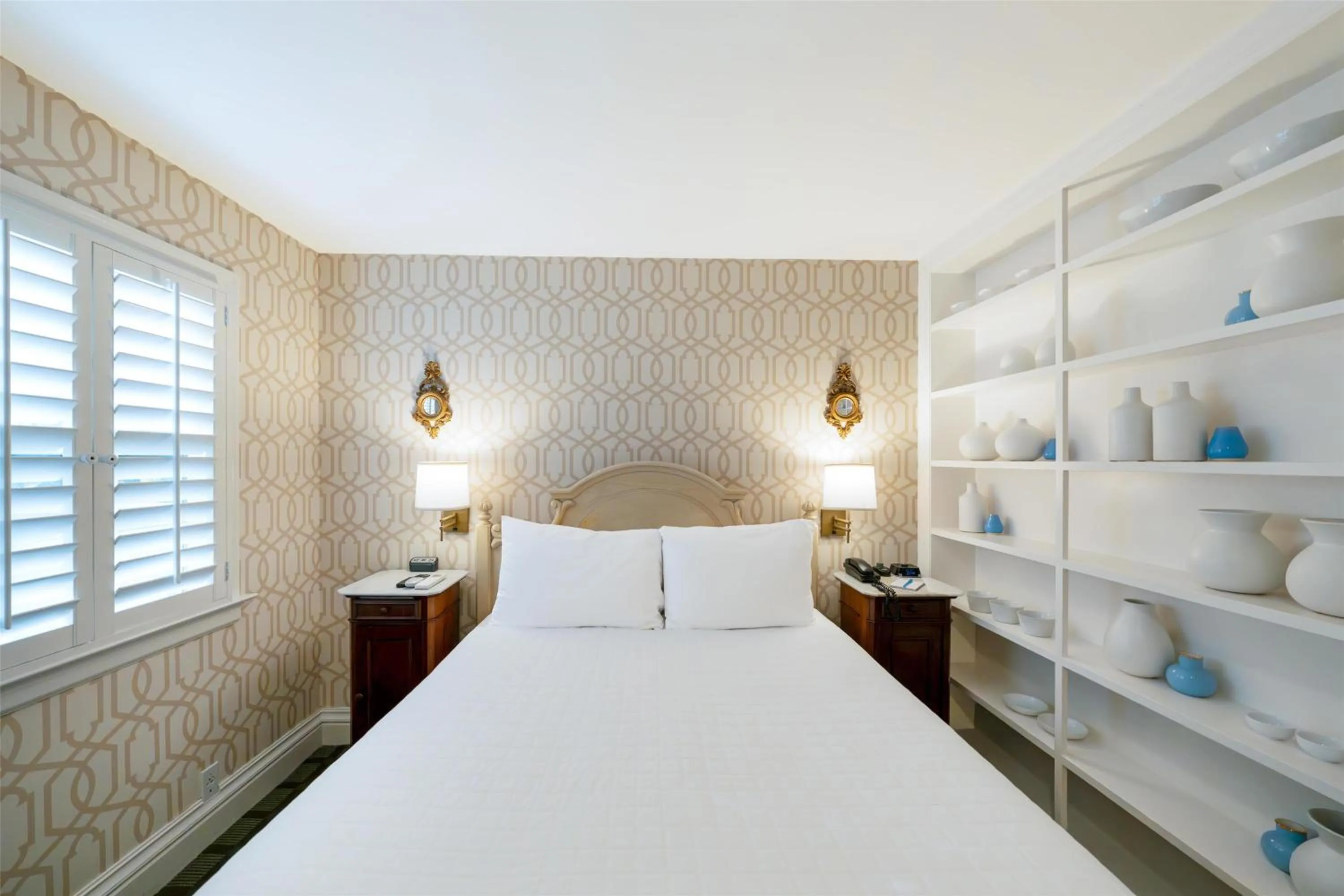 Bedroom, Bed in The Bergson, BW Signature Collection