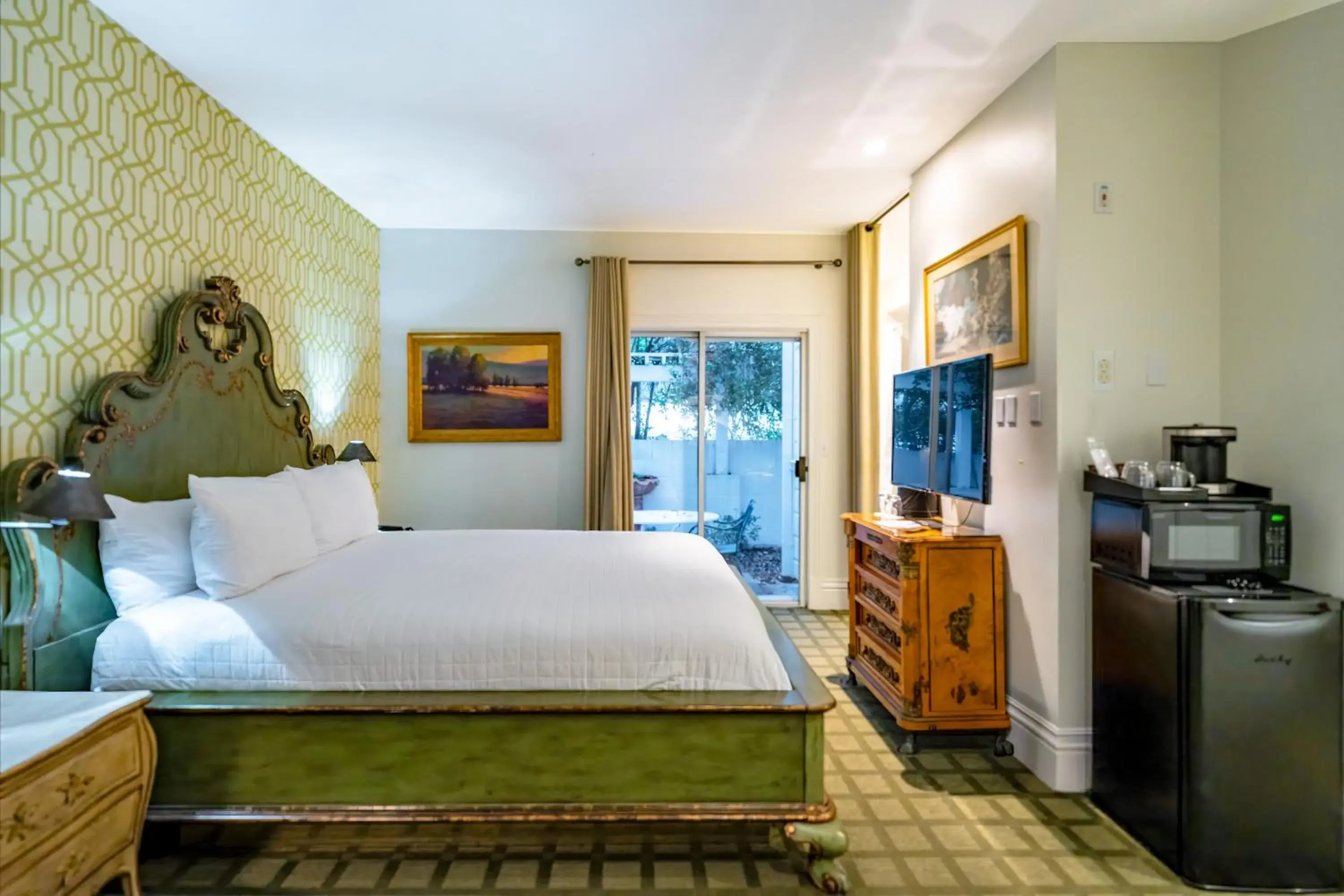 King Room with Jetted Tub and Private Patio - Non-Smoking in The Bergson, BW Signature Collection King Room with Jetted Tub and Private Patio - Non-Smoking in The Bergson, BW Signature Collection