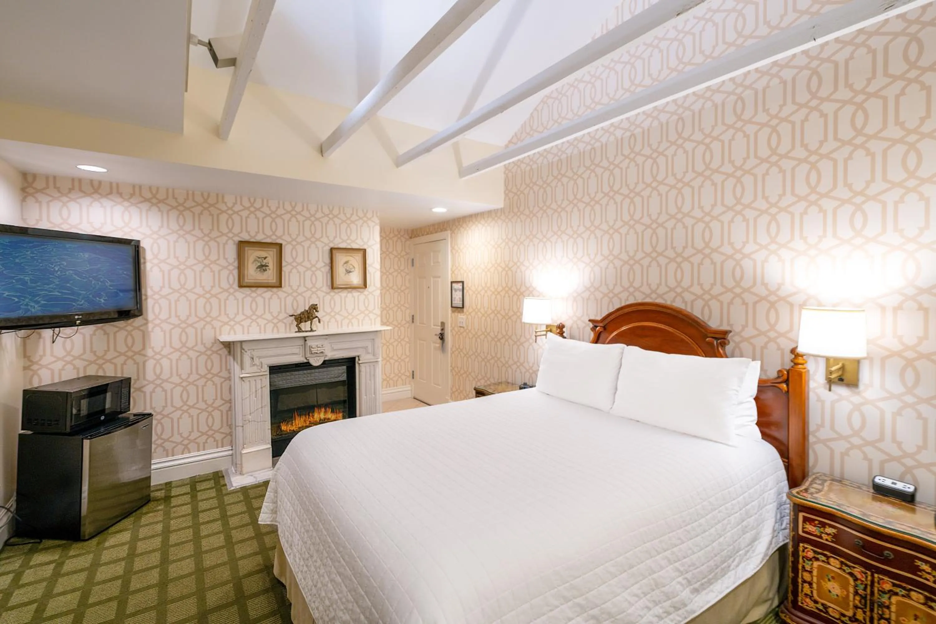 Bedroom, Bed in The Bergson, BW Signature Collection