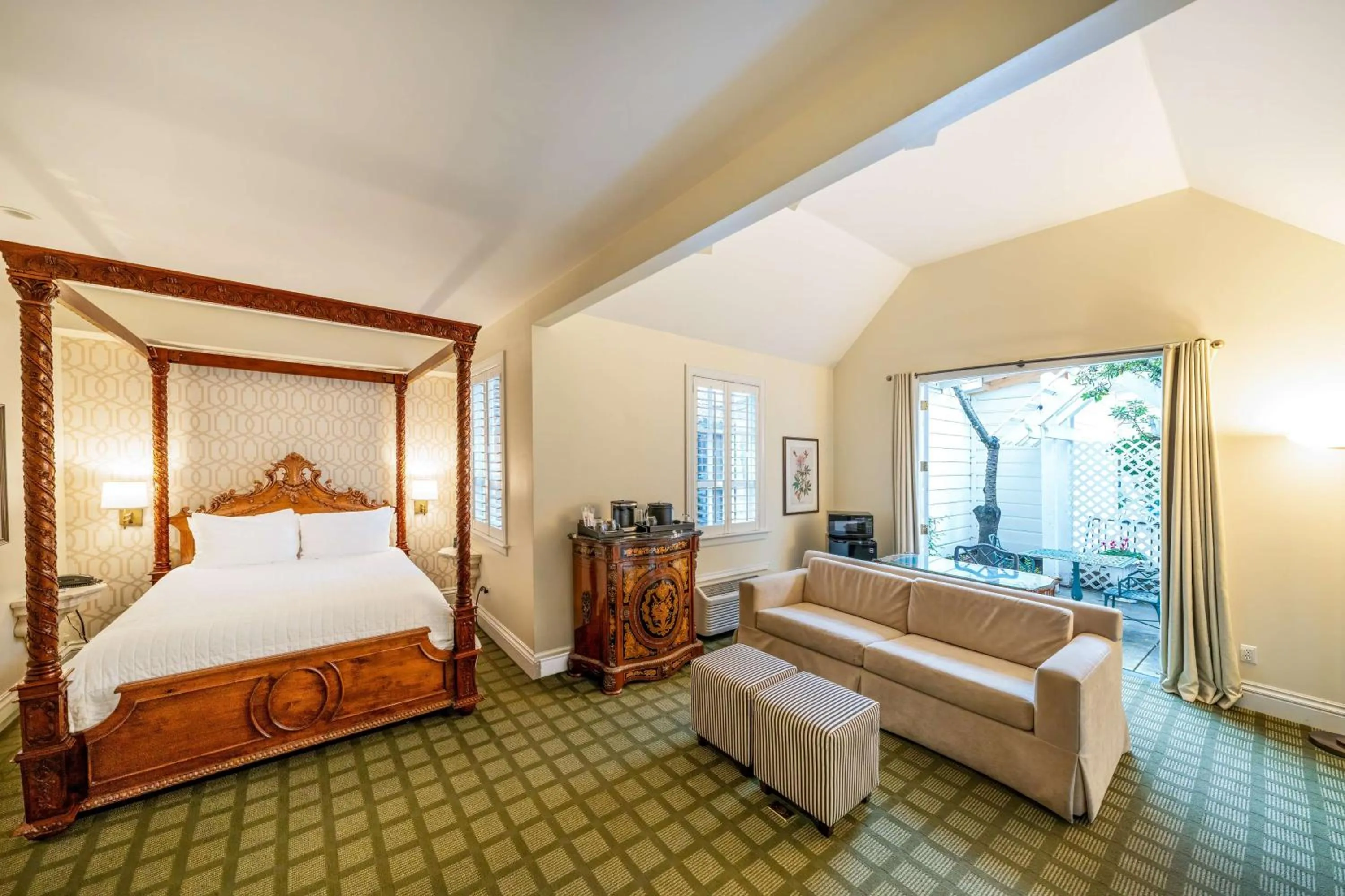 Bedroom, Bed in The Bergson, BW Signature Collection