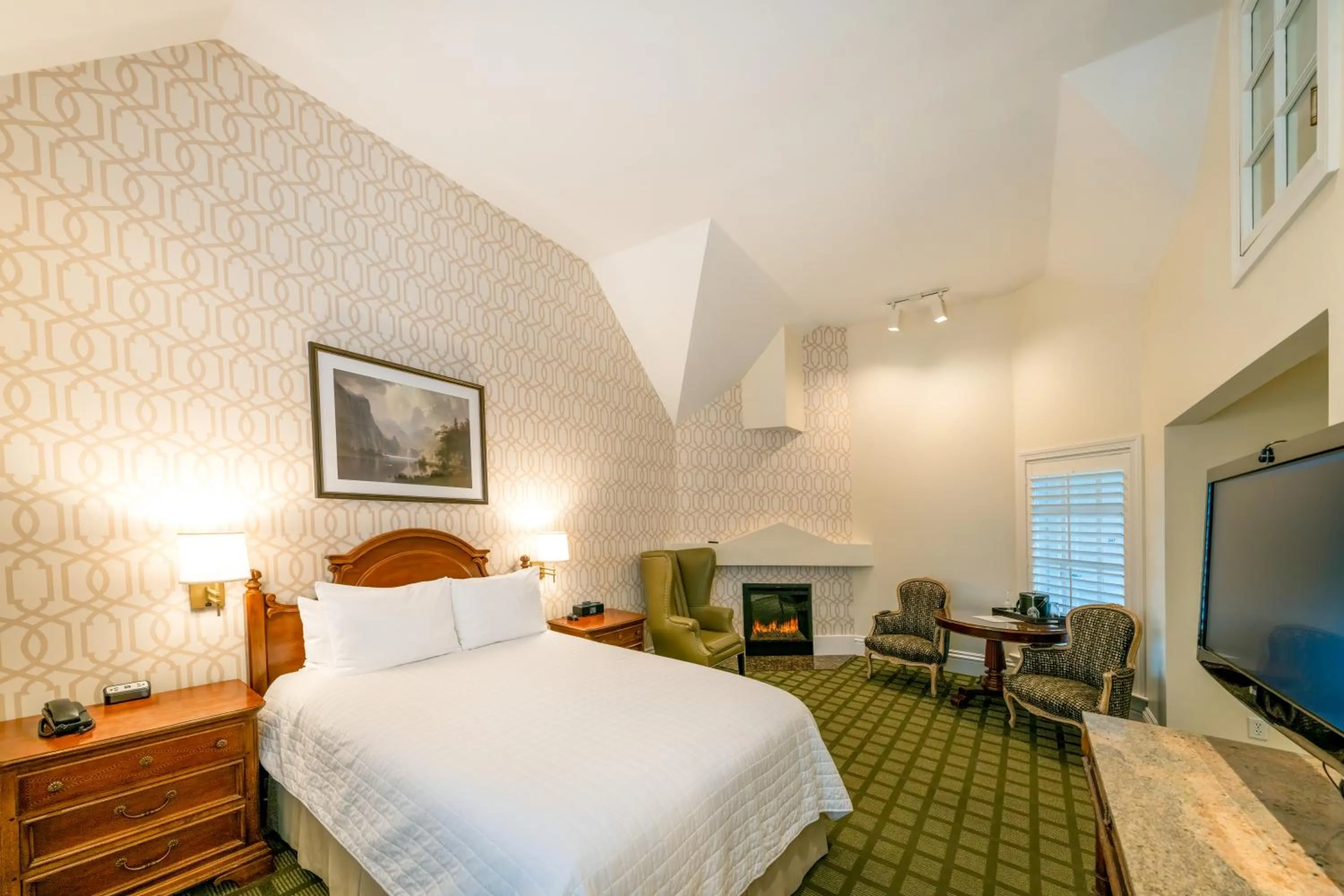 Bedroom, Bed in The Bergson, BW Signature Collection