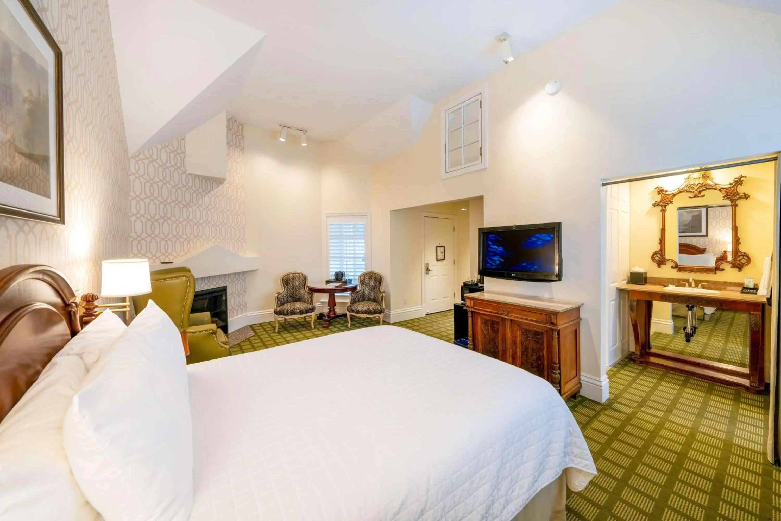 Bedroom, Bed in The Bergson, BW Signature Collection