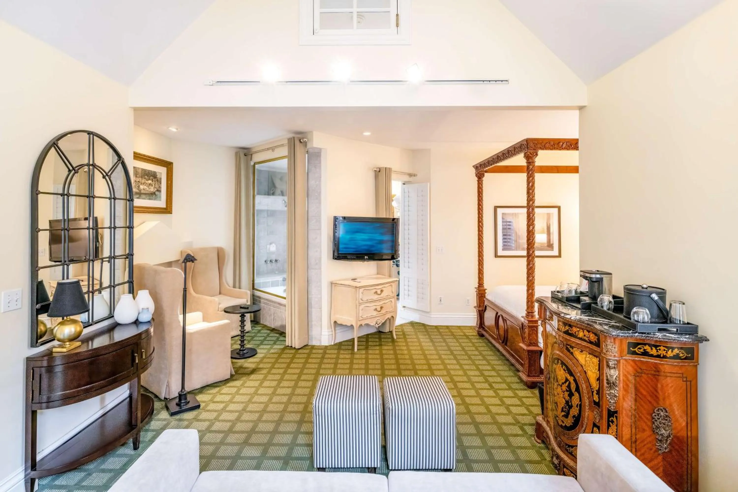 Bedroom in The Bergson, BW Signature Collection