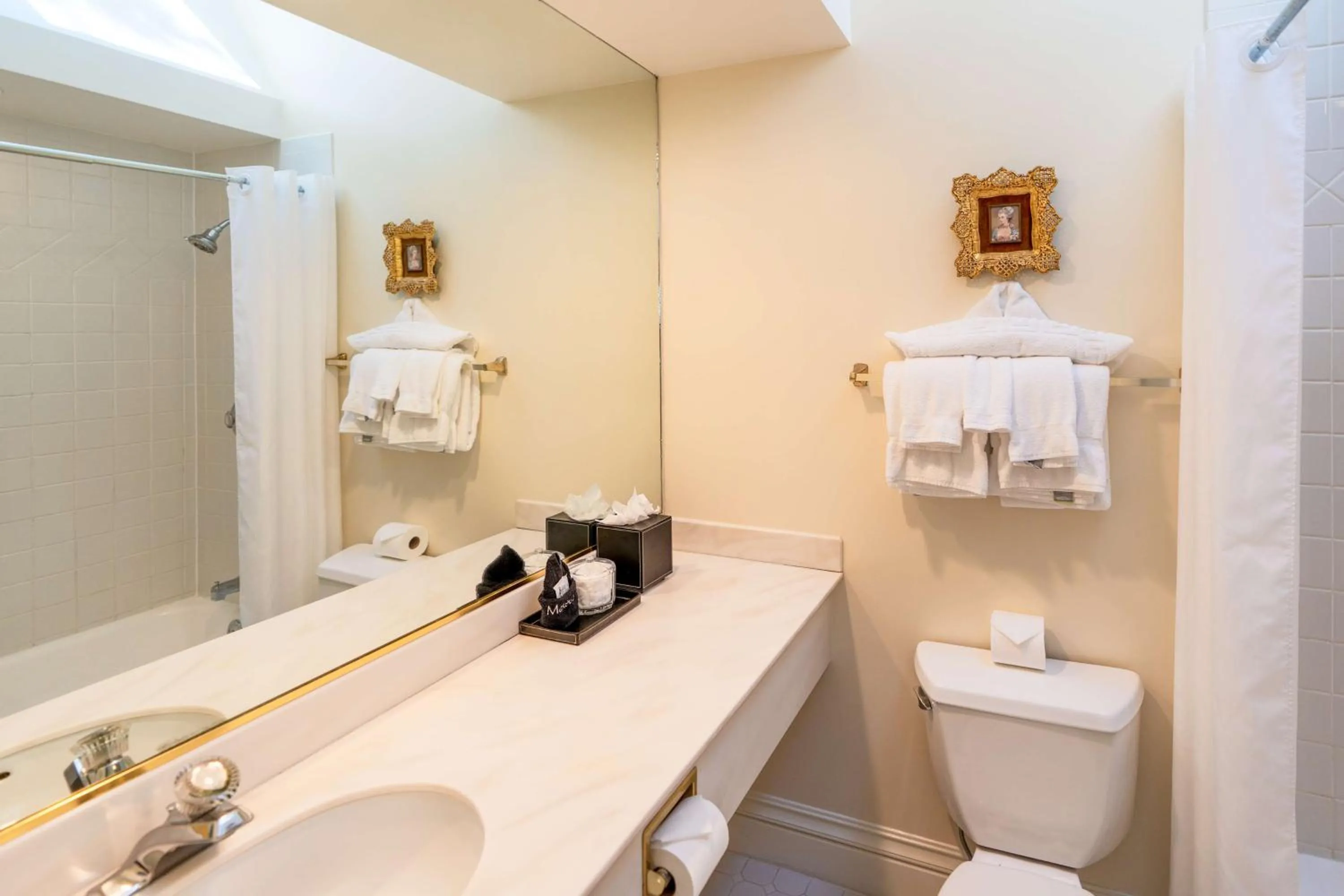 Bathroom in The Bergson, BW Signature Collection