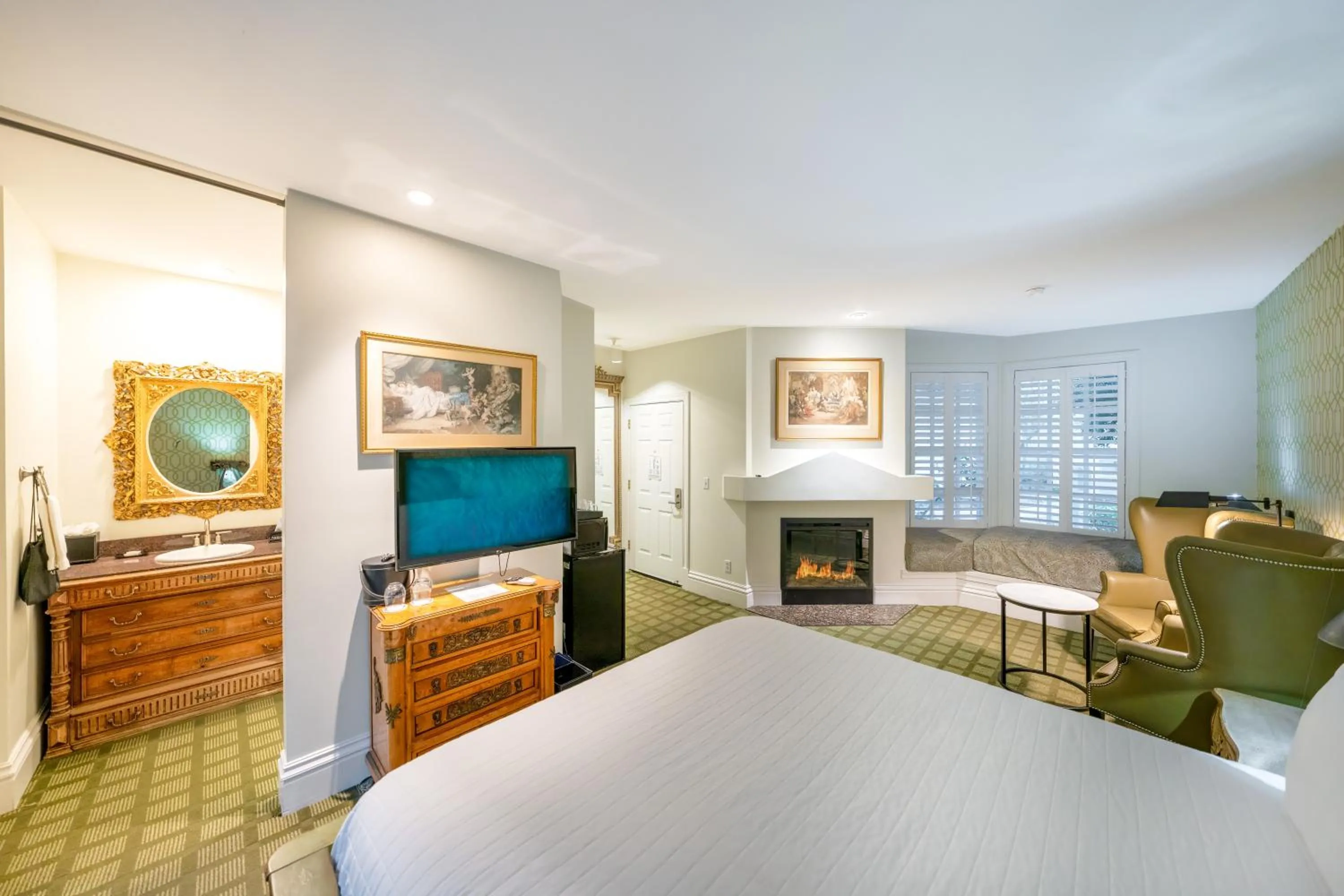 Bedroom, Bed in The Bergson, BW Signature Collection