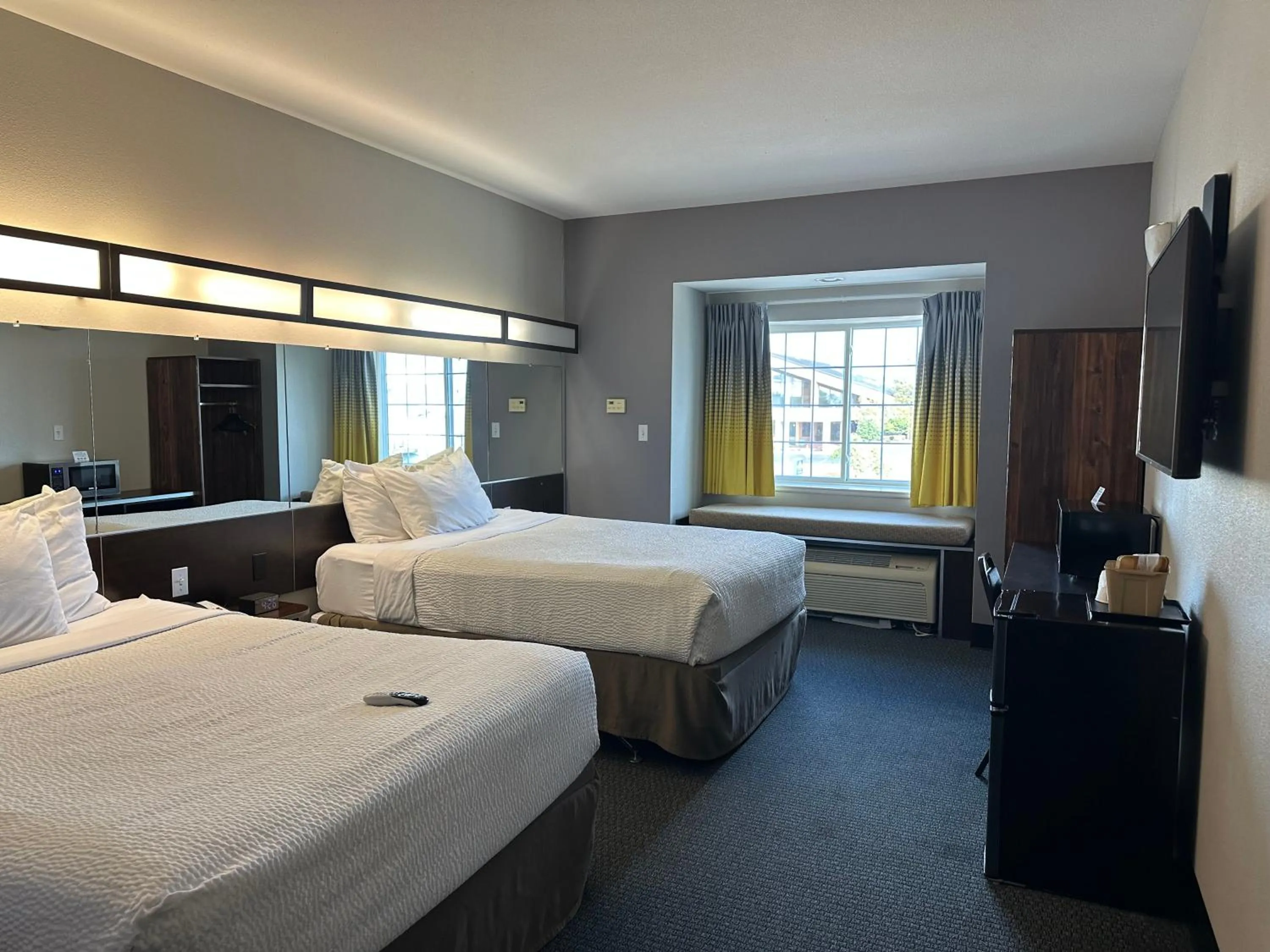 Bed in Microtel Inn & Suites by Wyndham Quincy Downtown - River Area