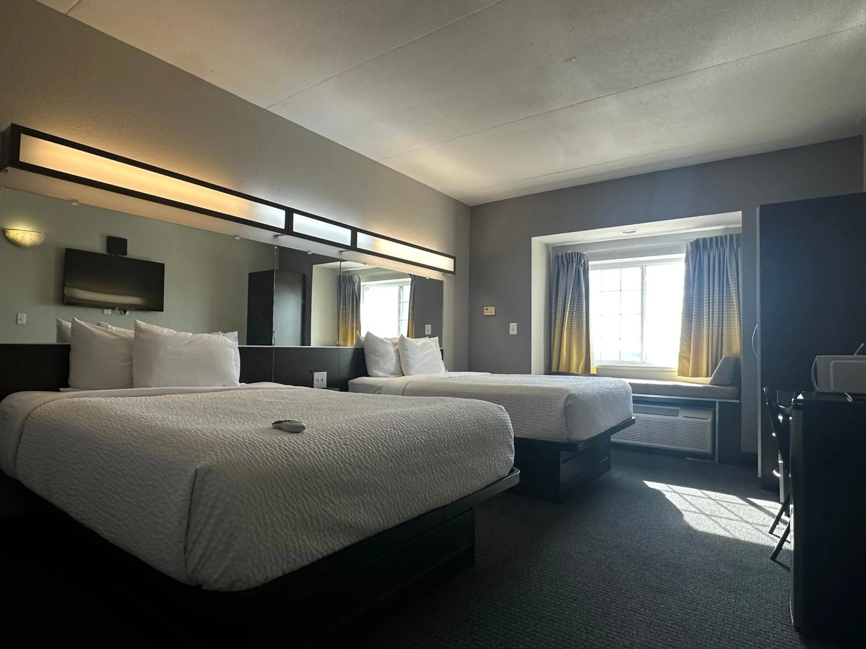 Bed in Microtel Inn & Suites by Wyndham Quincy Downtown - River Area