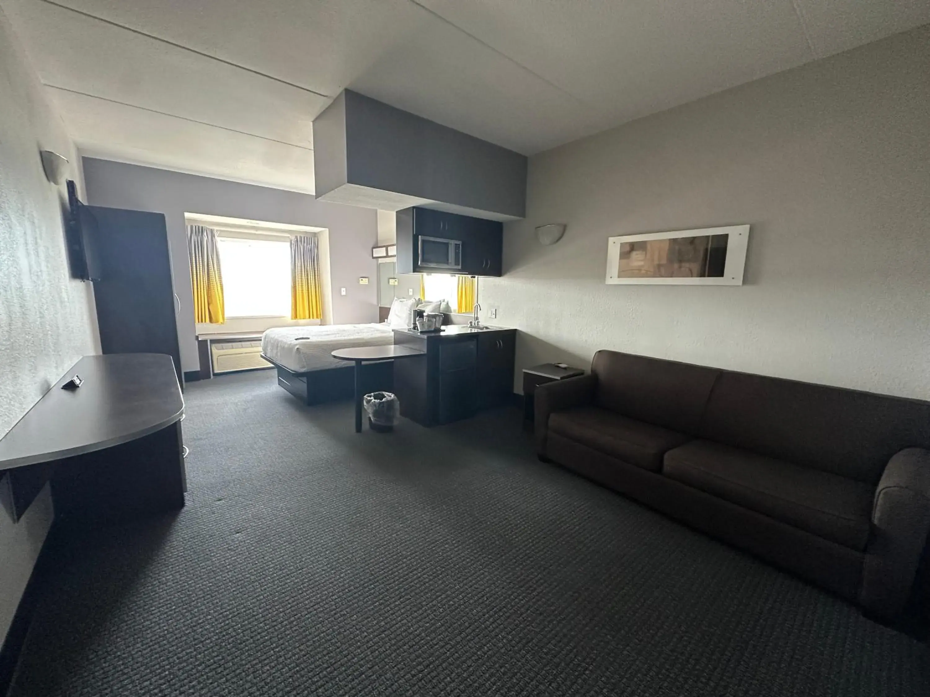 Queen Studio Suite - Non-Smoking in Microtel Inn & Suites by Wyndham Quincy Downtown - River Area Queen Studio Suite - Non-Smoking in Microtel Inn & Suites by Wyndham Quincy Downtown - River Area