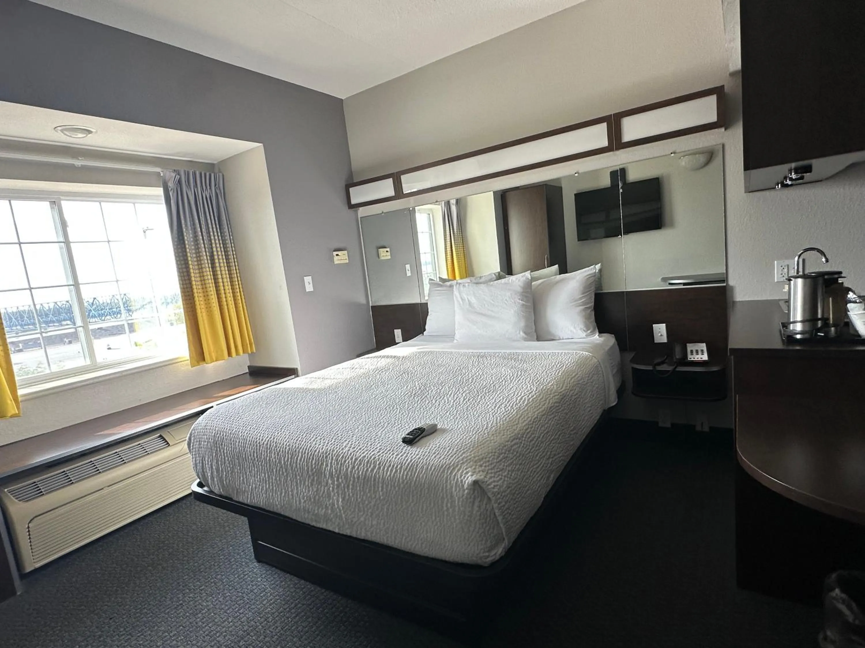 Bed in Microtel Inn & Suites by Wyndham Quincy Downtown - River Area