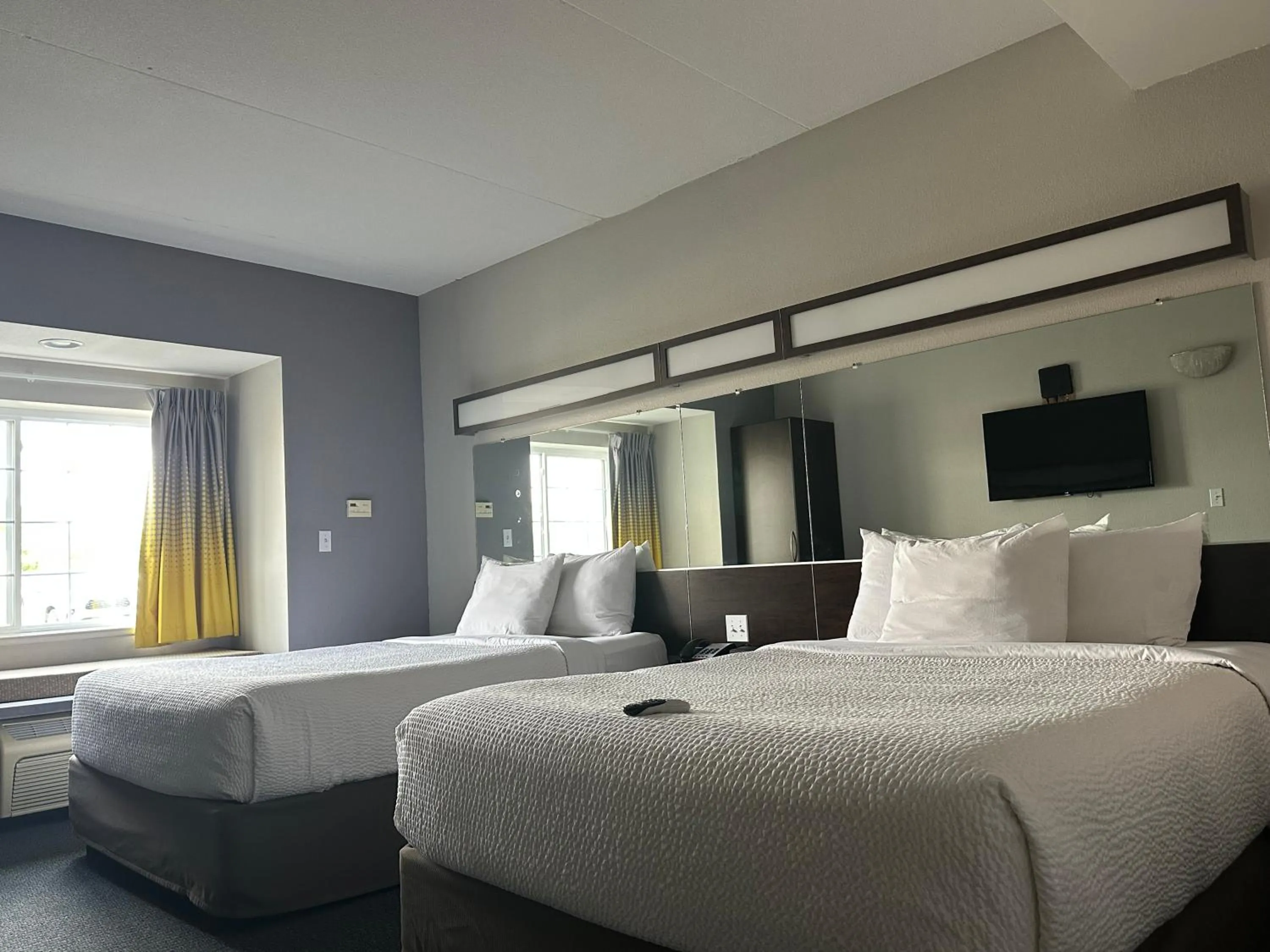 Bed in Microtel Inn & Suites by Wyndham Quincy Downtown - River Area