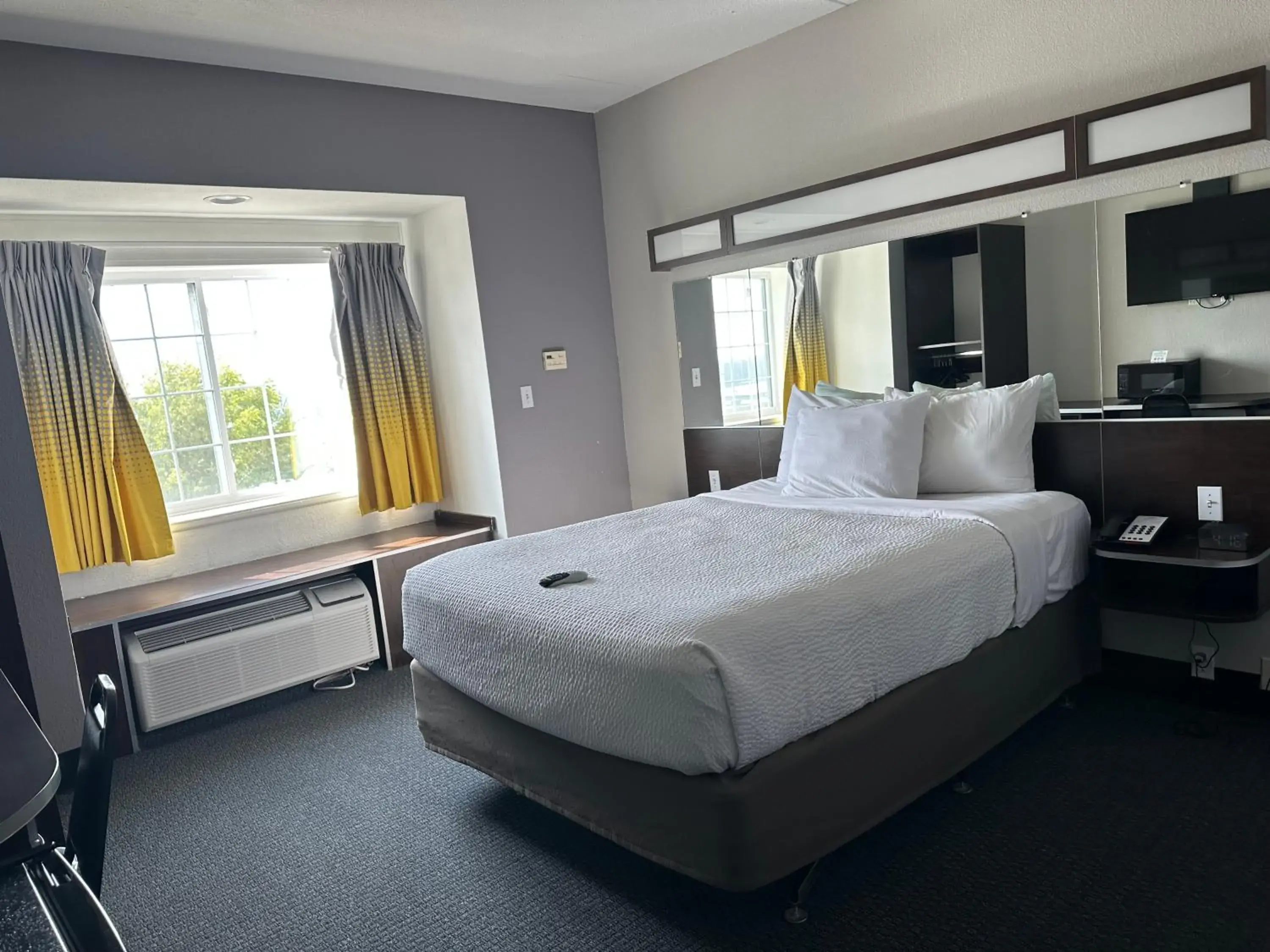 Queen Room - Disability Access/Non-Smoking in Microtel Inn & Suites by Wyndham Quincy Downtown - River Area Queen Room - Disability Access/Non-Smoking in Microtel Inn & Suites by Wyndham Quincy Downtown - River Area