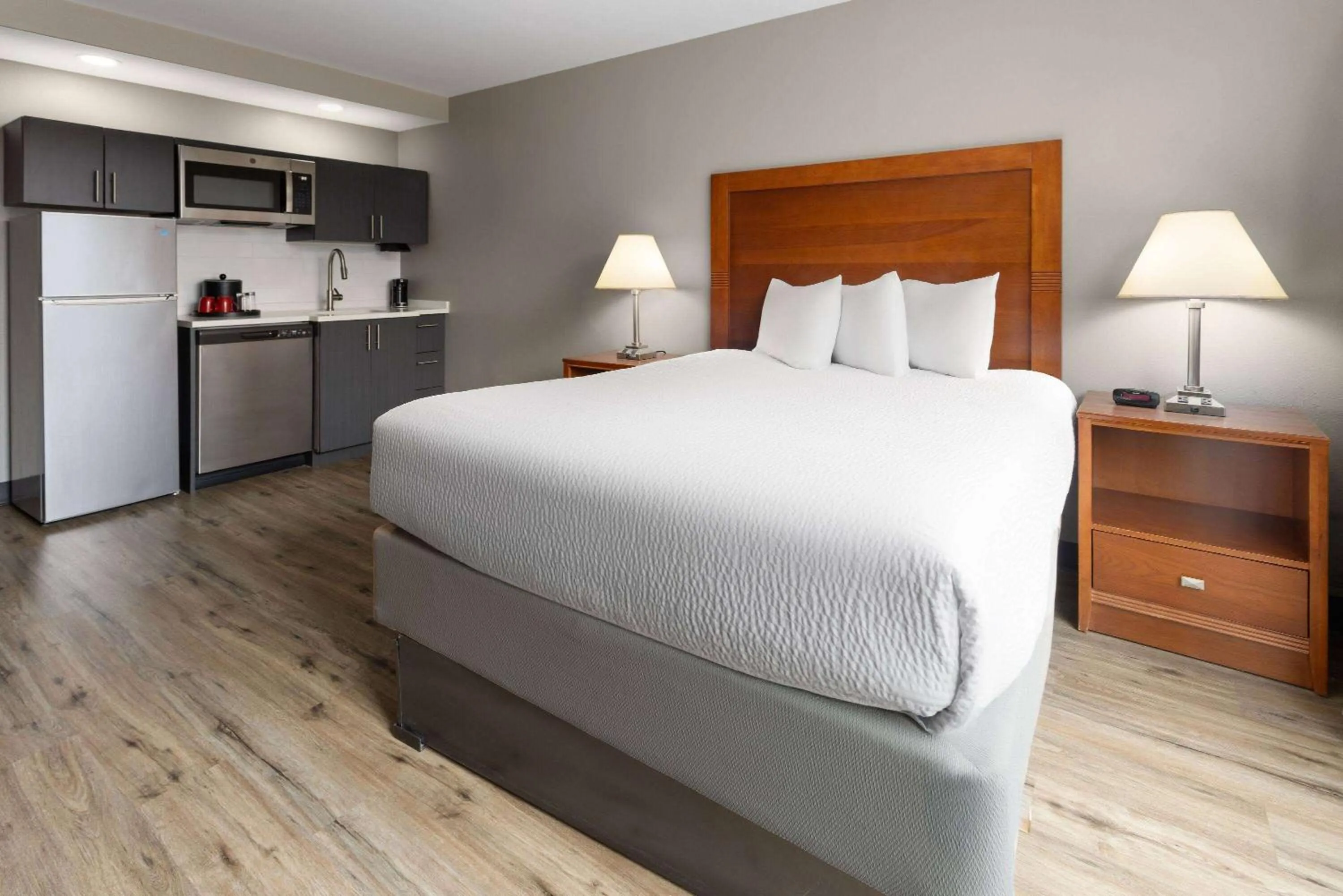 Photo of the whole room, Bed in Hawthorn Extended Stay by Wyndham Ellsworth Bar Harbor