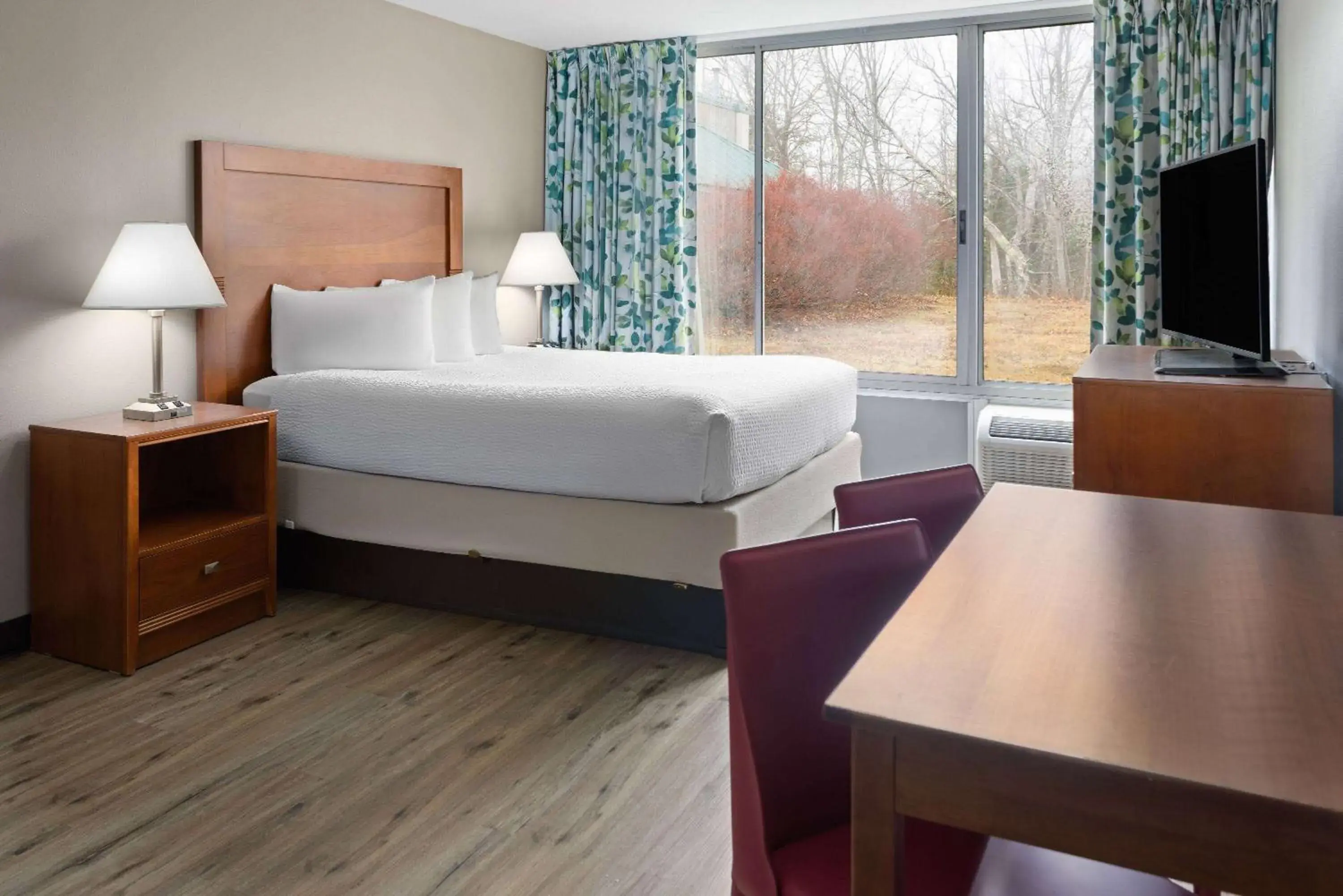 Photo of the whole room, Bed in Hawthorn Extended Stay by Wyndham Ellsworth Bar Harbor Photo of the whole room, Bed in Hawthorn Extended Stay by Wyndham Ellsworth Bar Harbor