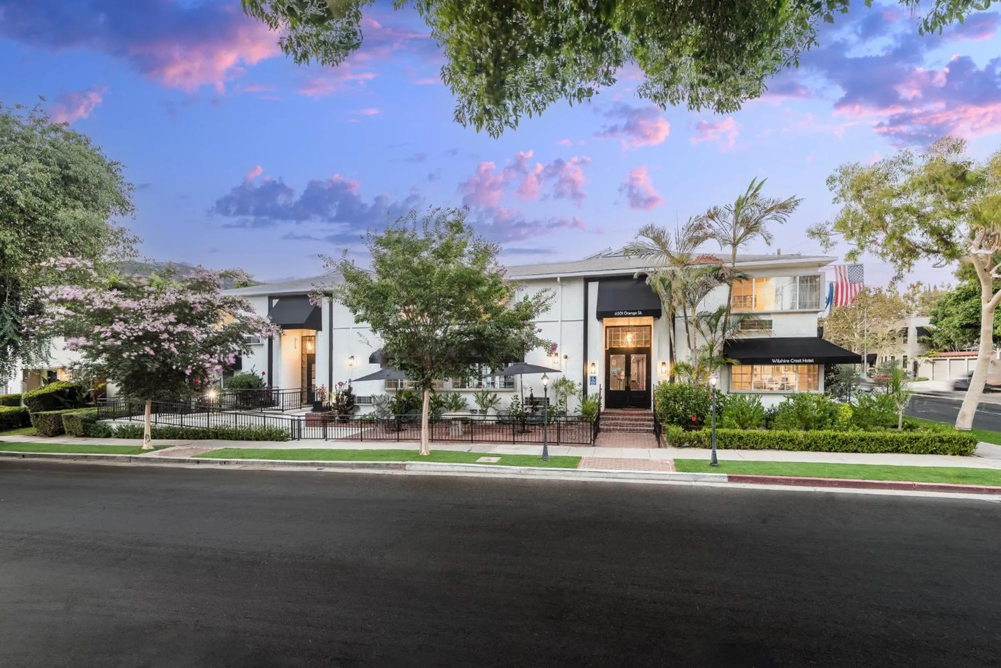 Wilshire Crest Hotel