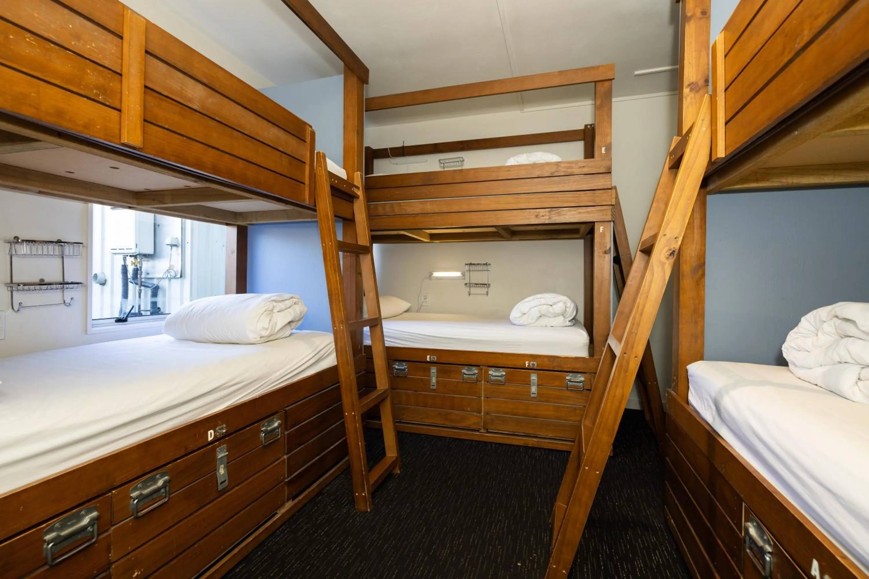 Photo of the whole room, Bed in Haka House Queenstown