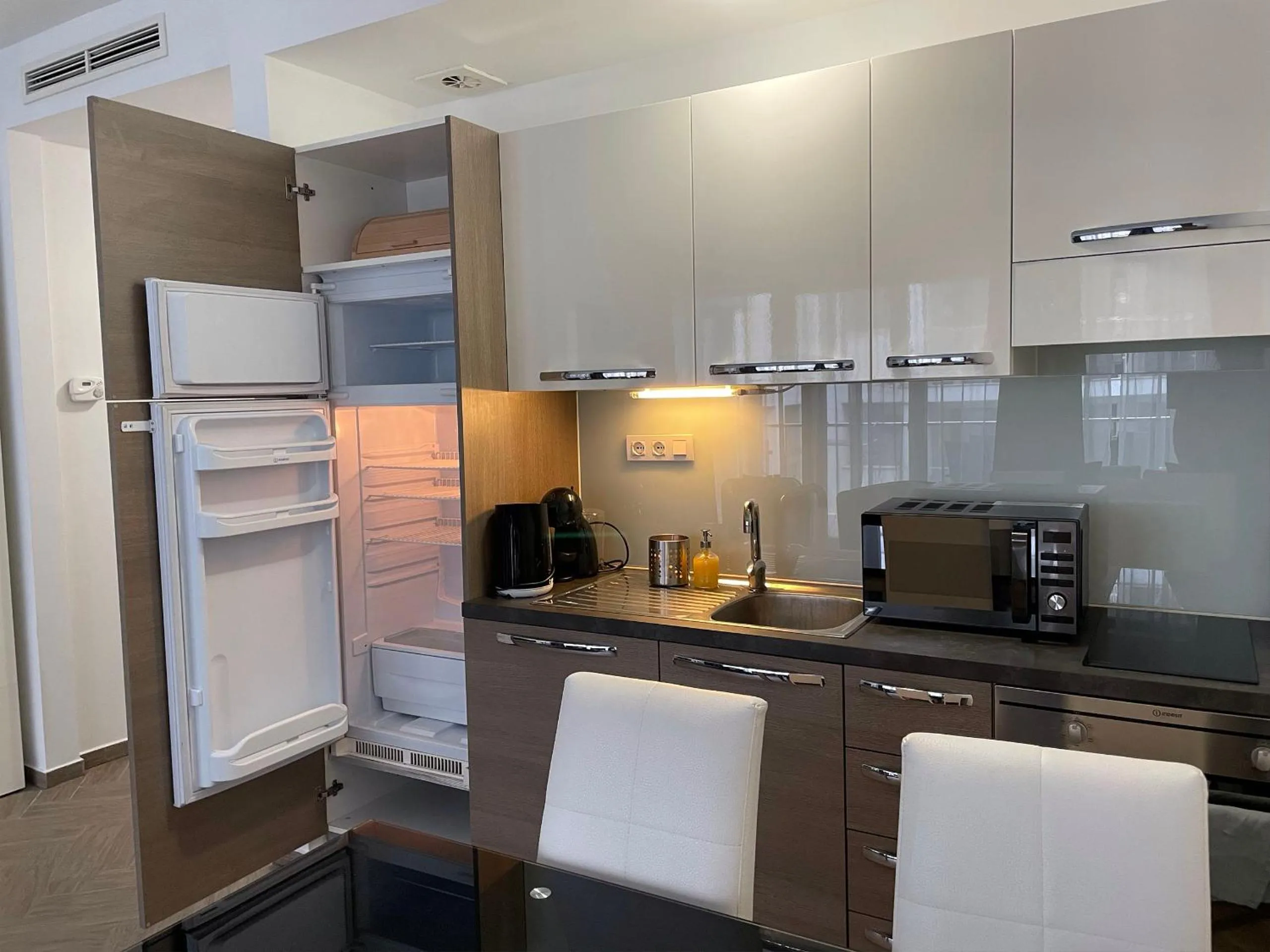 Kitchen or kitchenette in Smart Hotel Budapest