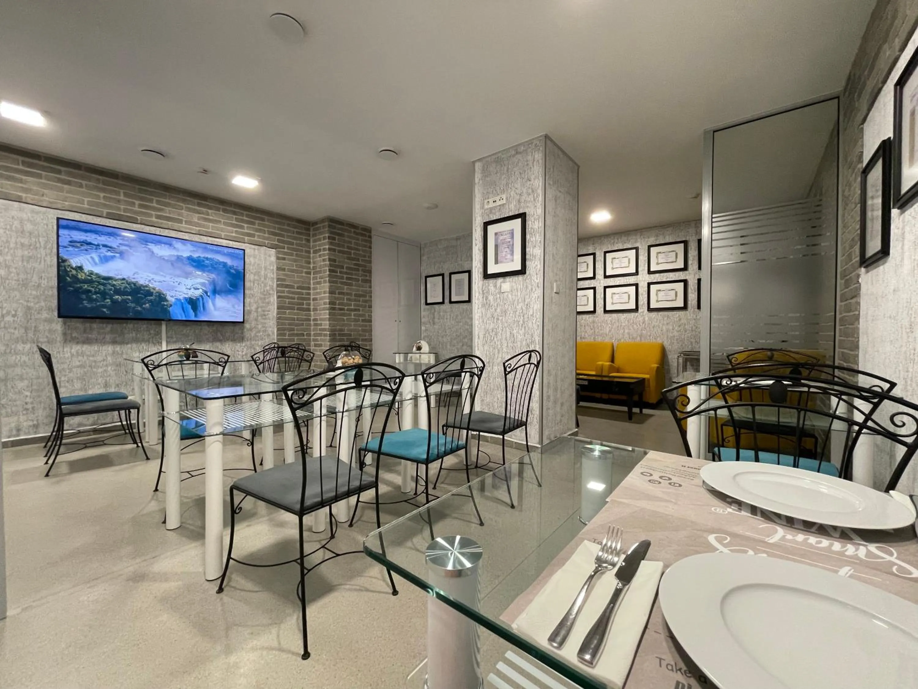 Restaurant/places to eat in Smart Hotel Budapest