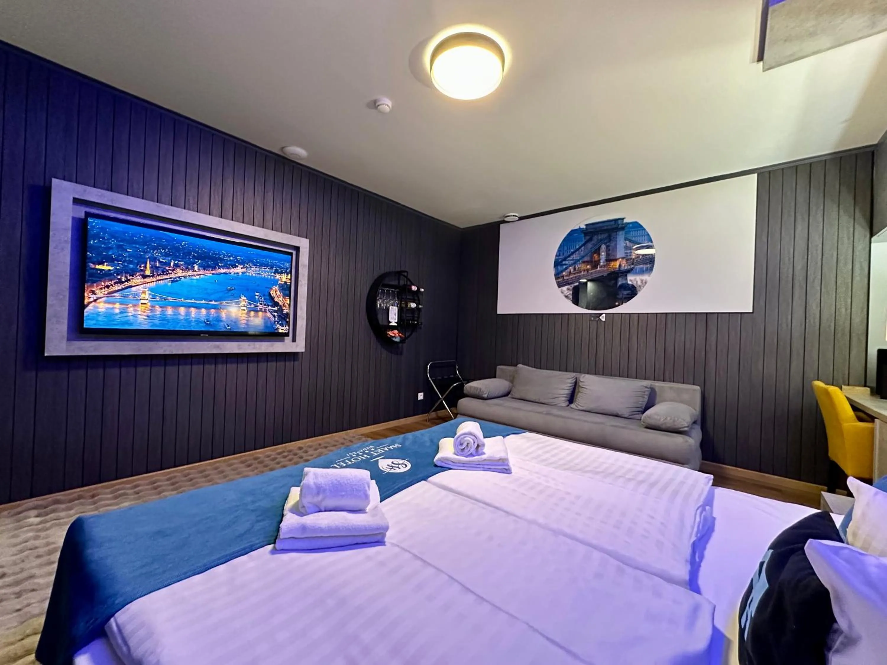 Bed in Smart Hotel Budapest