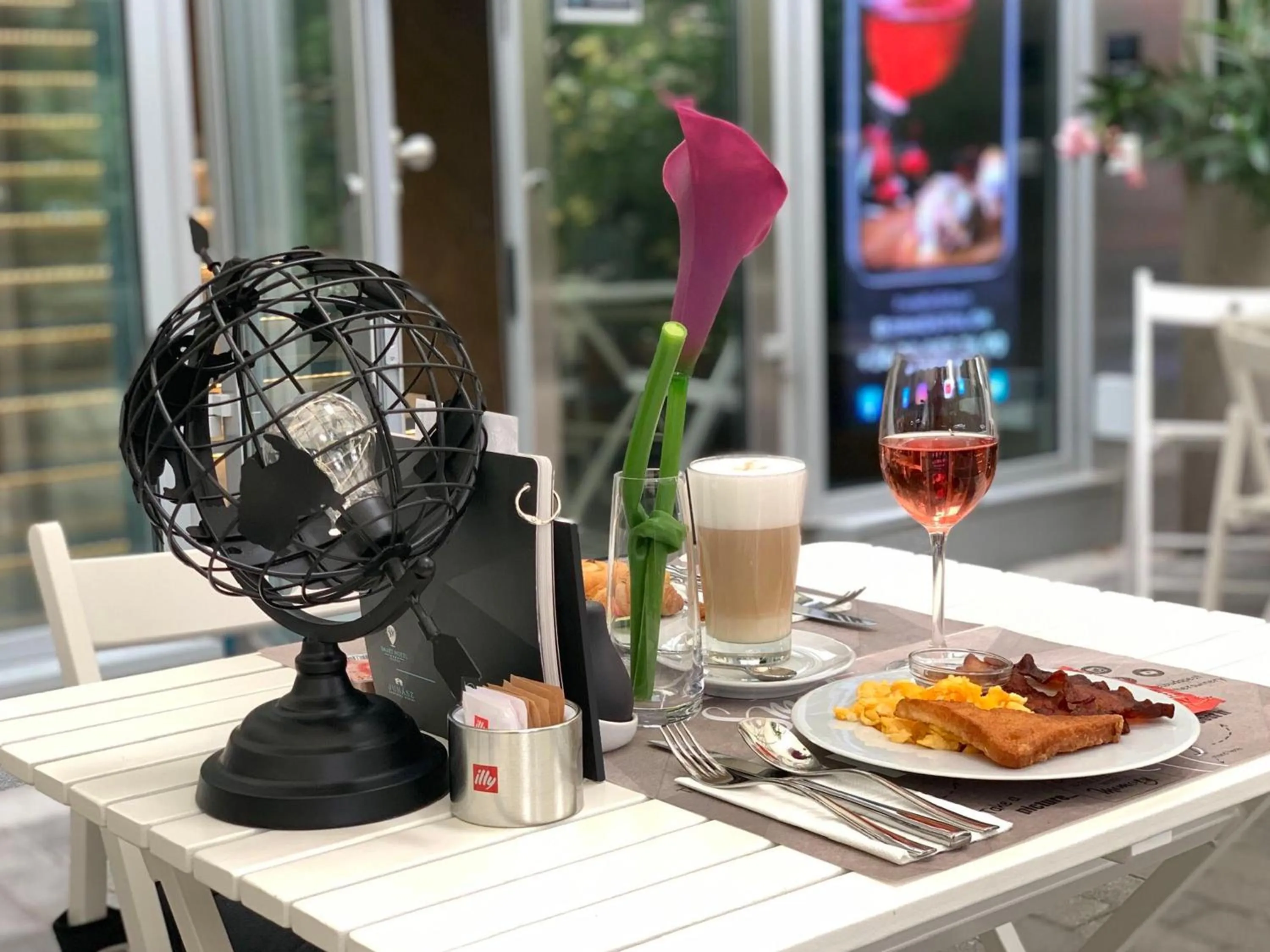 Patio in Smart Hotel Budapest