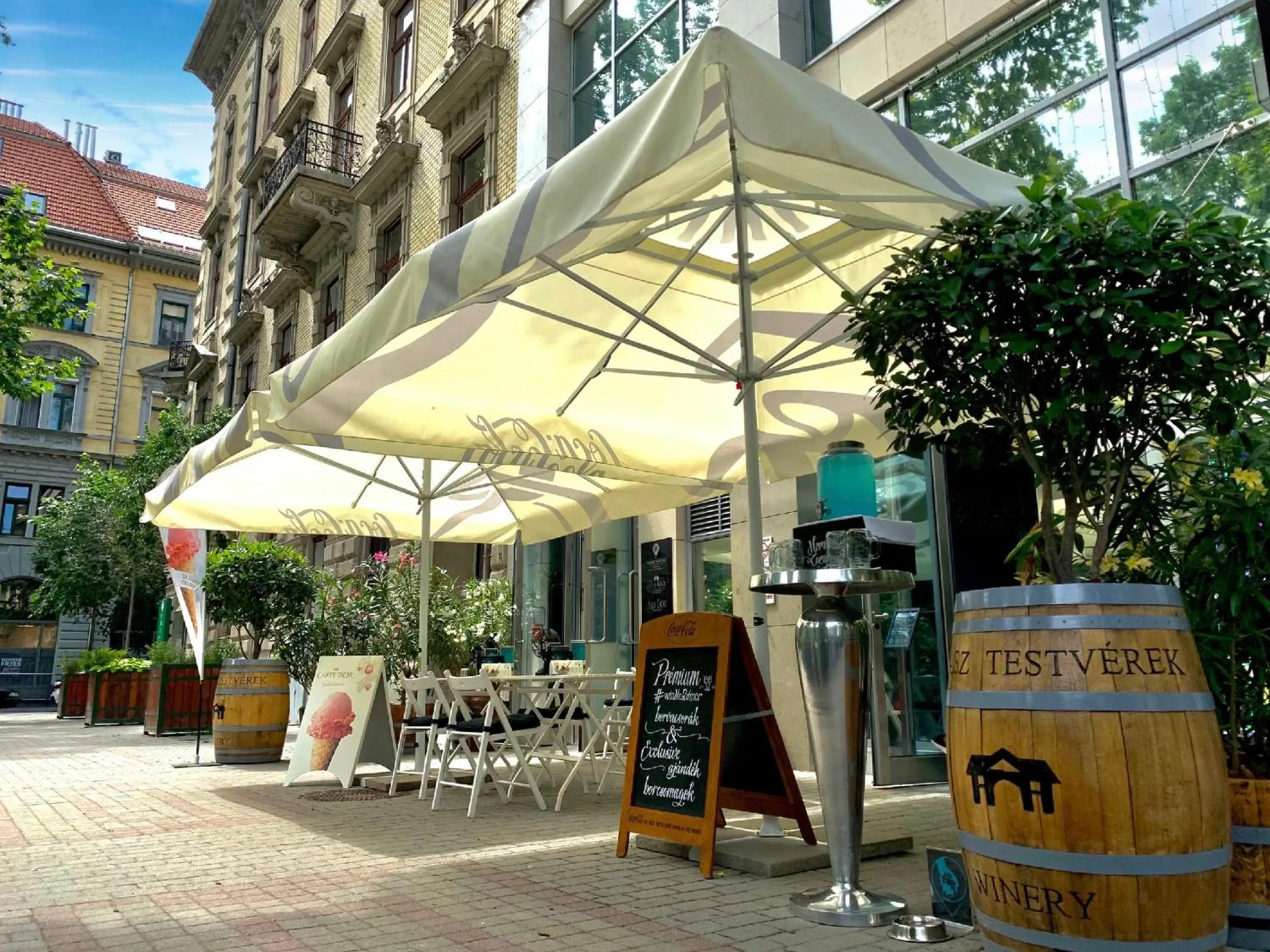 Patio in Smart Hotel Budapest