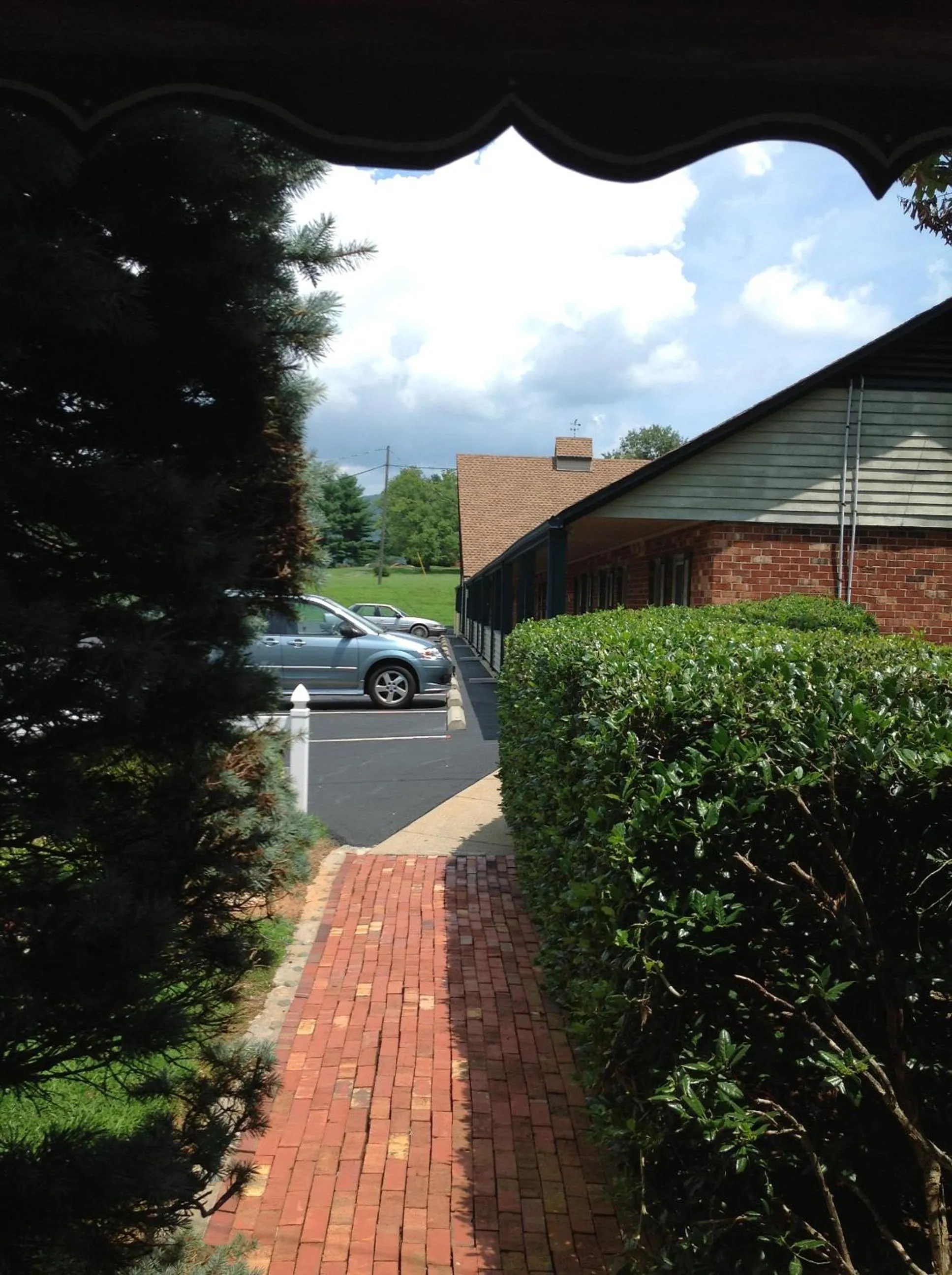 Facade/entrance in Village Inn