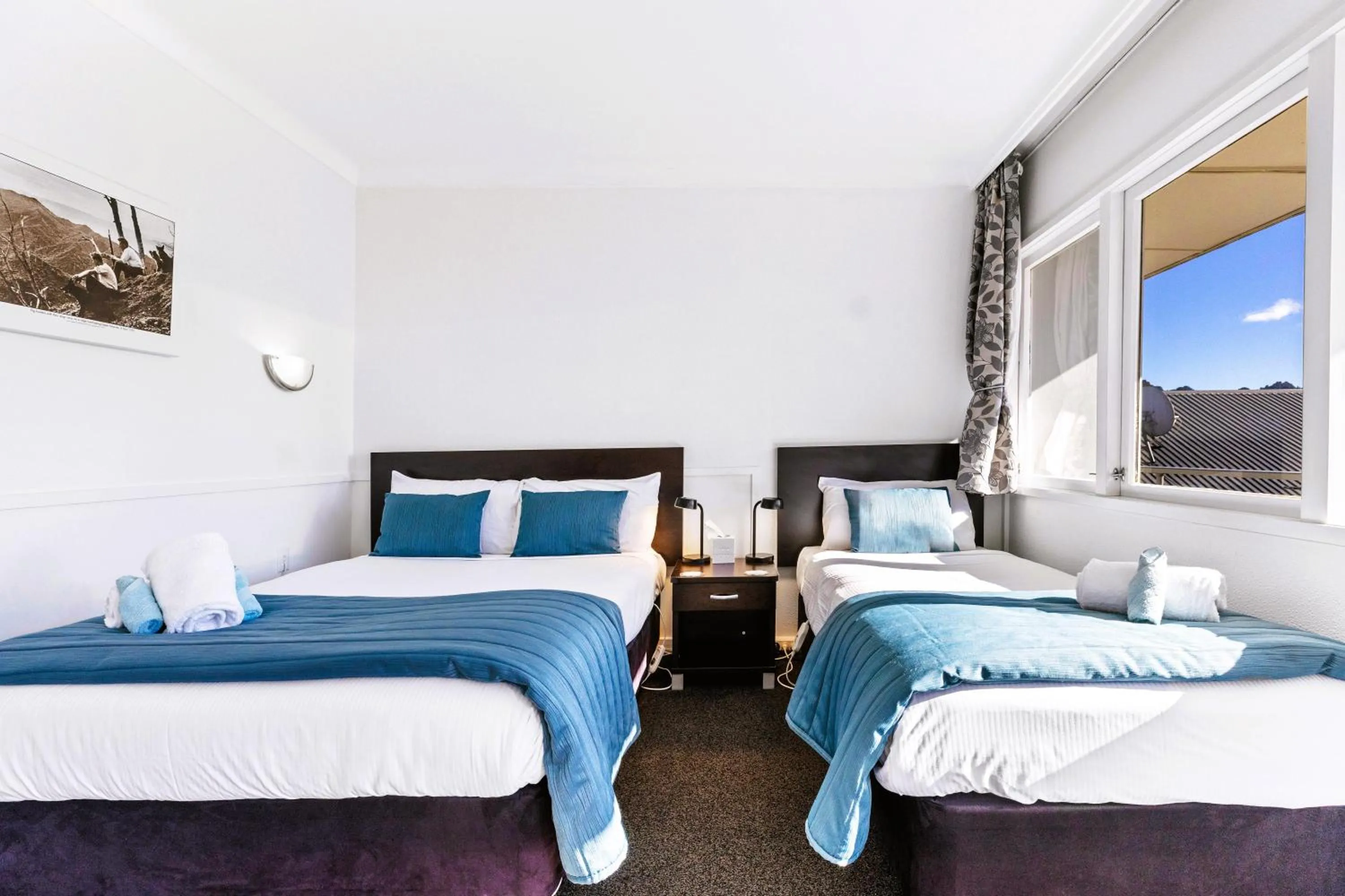 Bedroom, Bed in Alexander Motel