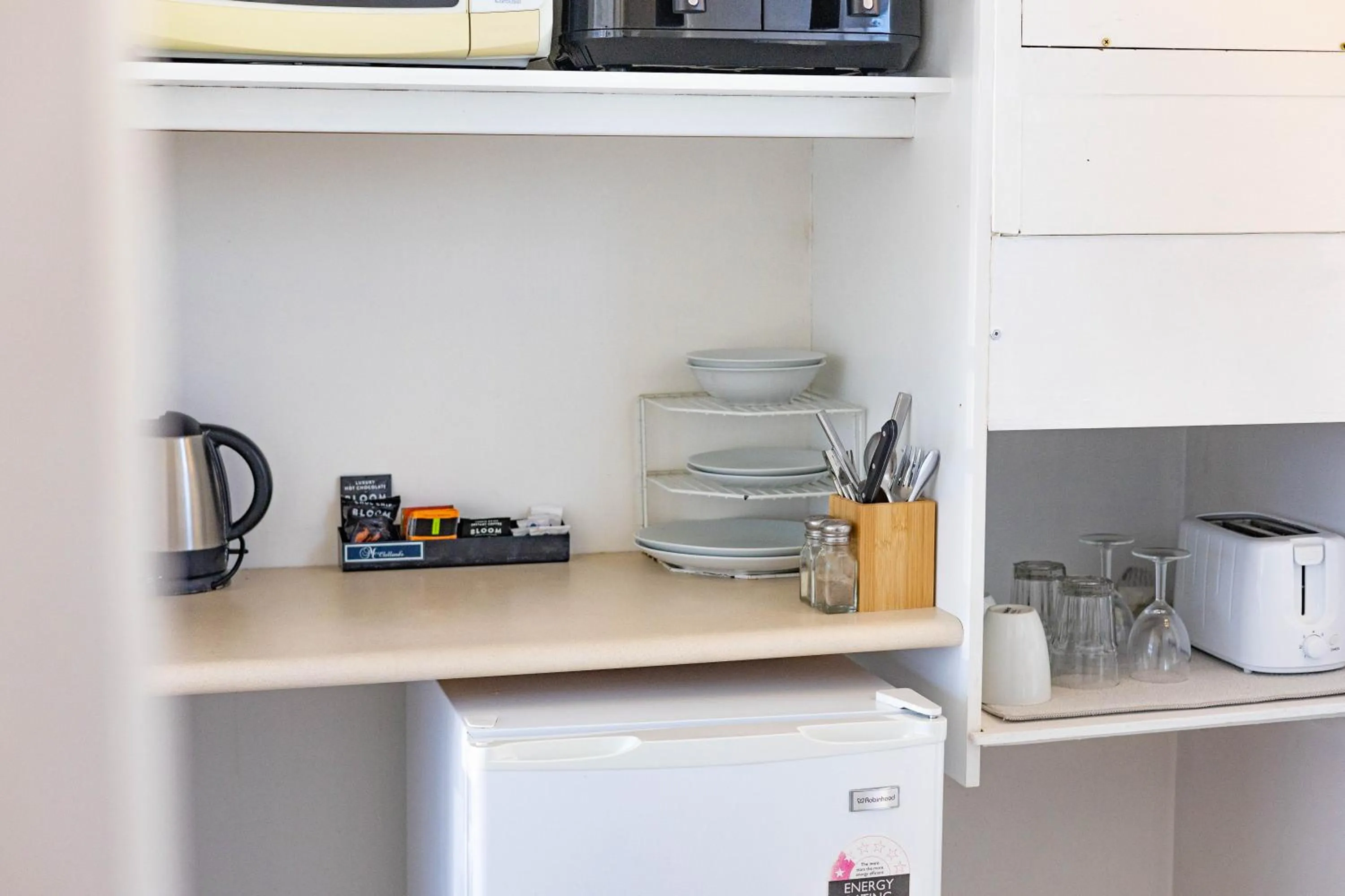 Kitchen or kitchenette in Alexander Motel
