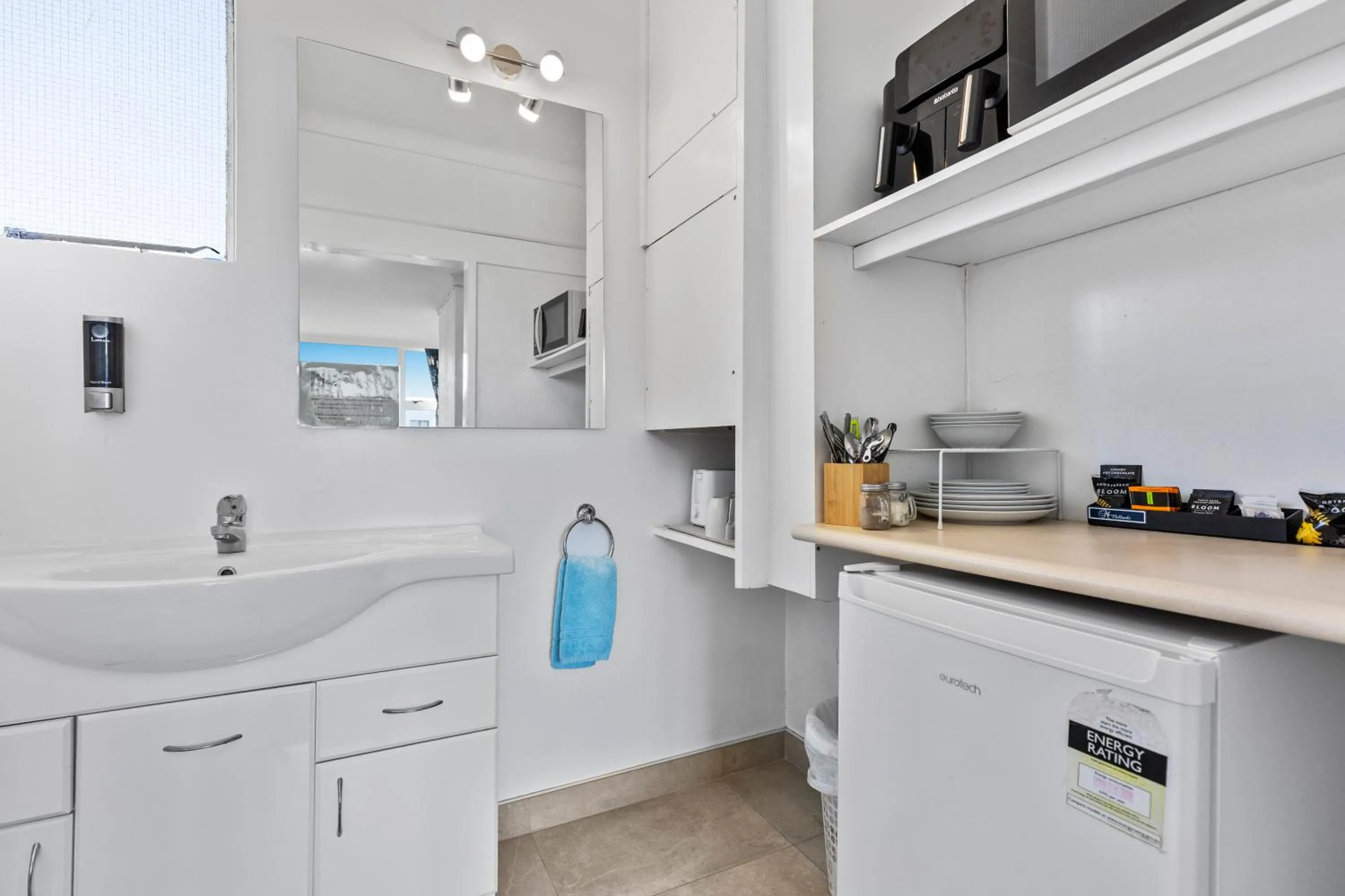 Kitchen or kitchenette in Alexander Motel