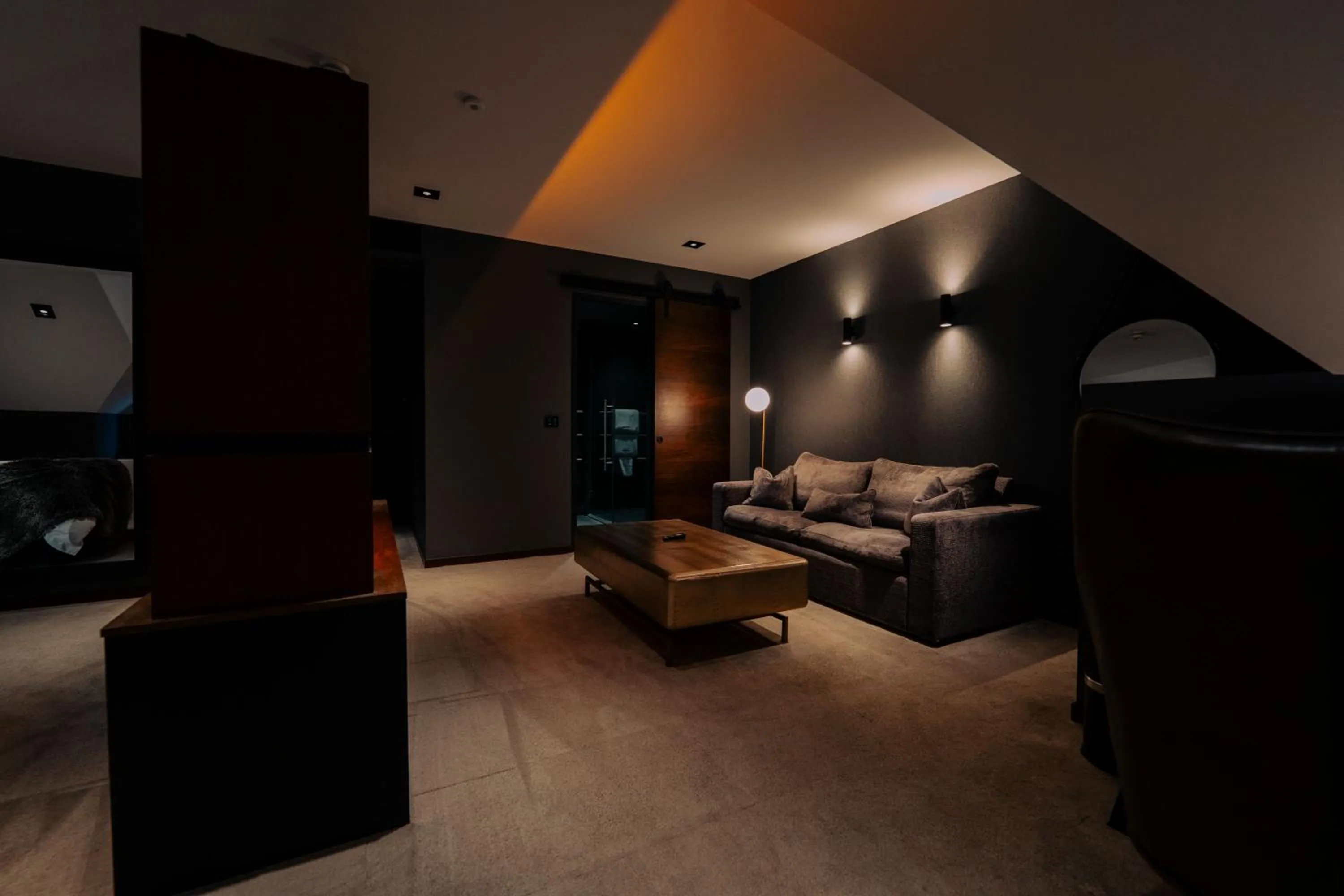 Photo of the whole room in Cave Hotel & Golf Resort