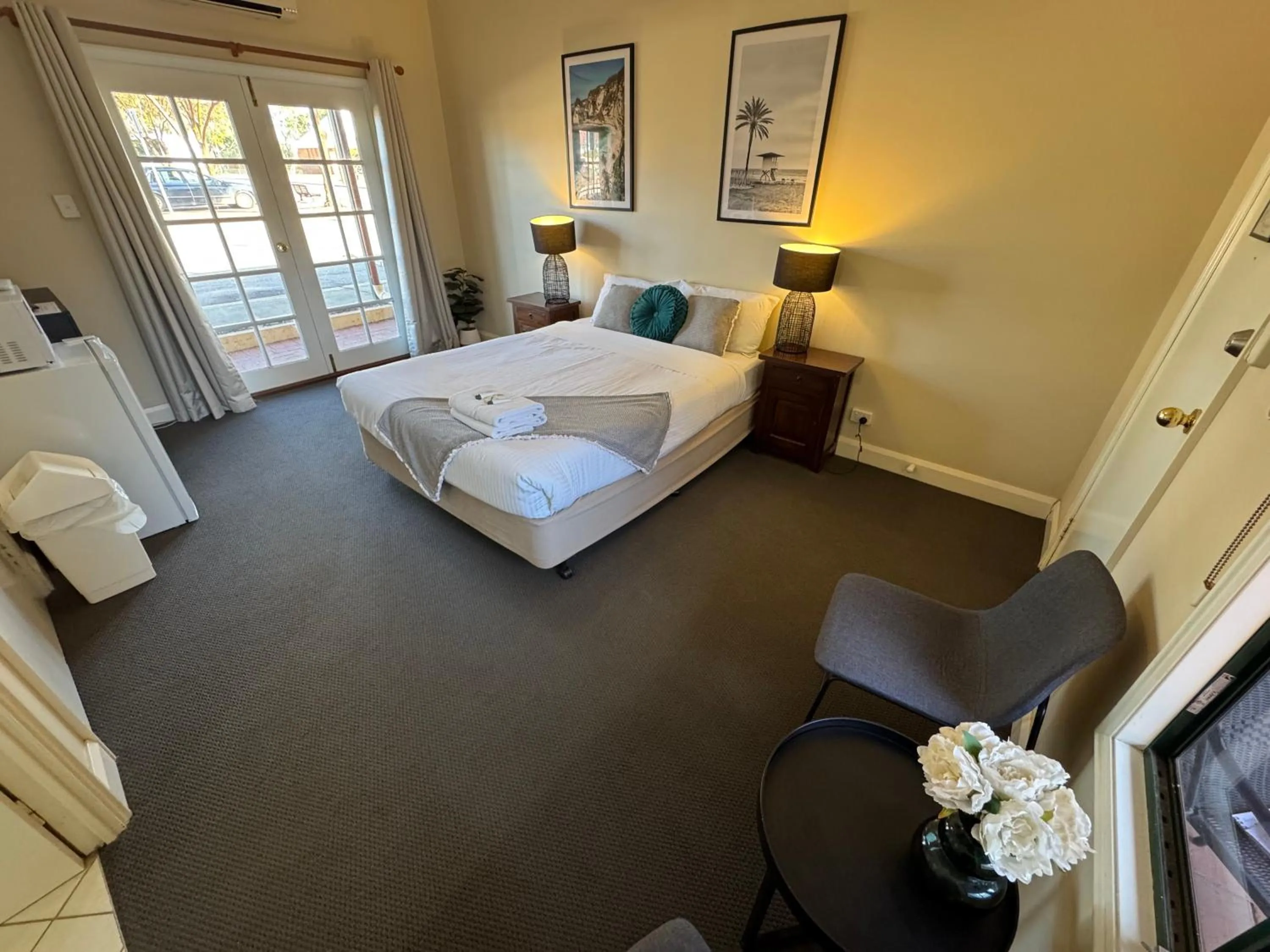 Standard Queen Room in Settlers House York