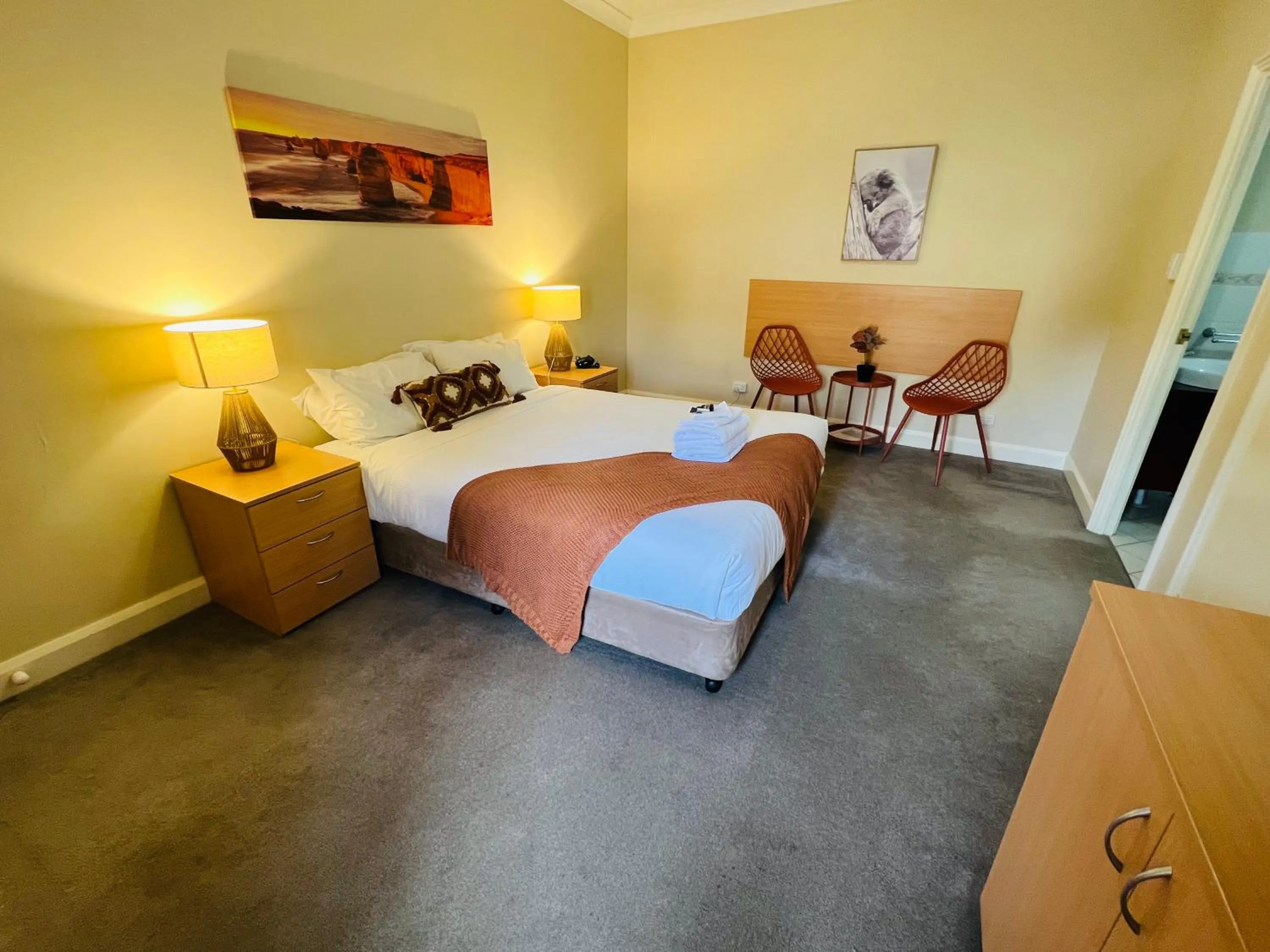 Photo of the whole room, Bed in Settlers House York