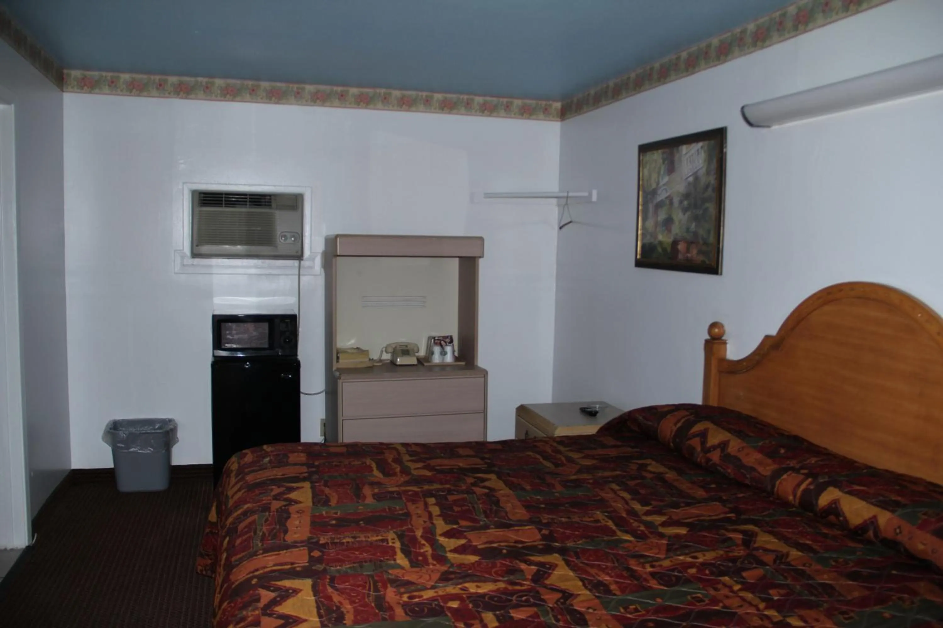 Living room, Bed in Choice Inn San Antonio