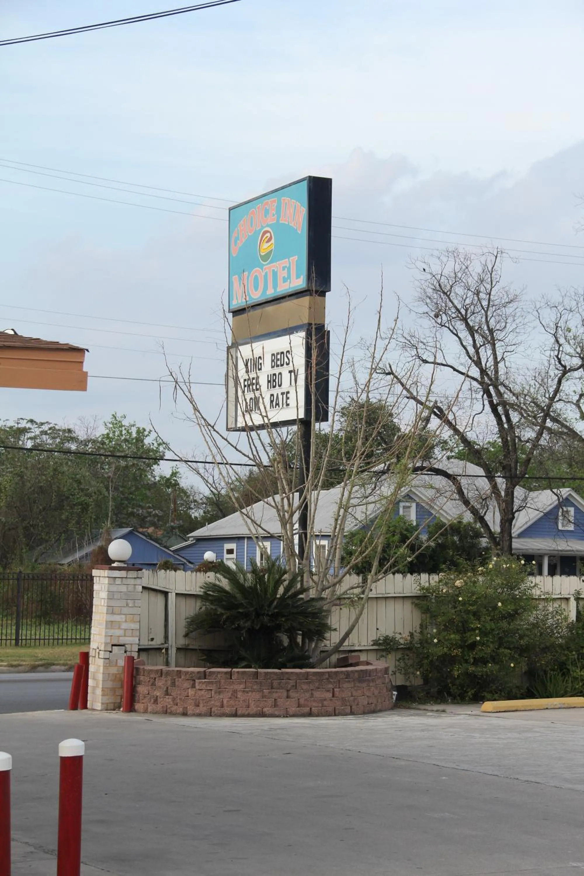 Property building in Choice Inn San Antonio
